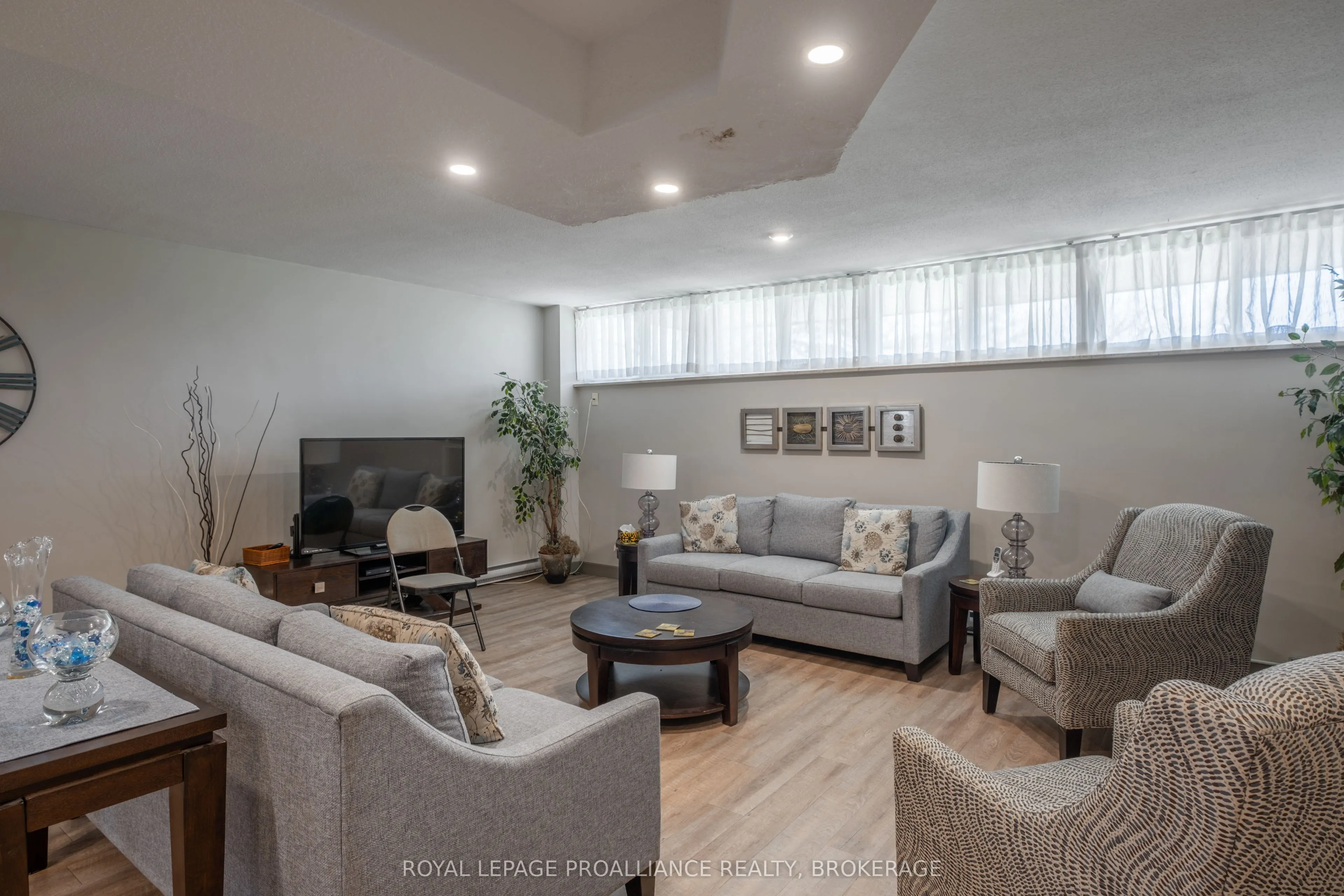 2 Mowat Avenue, #501