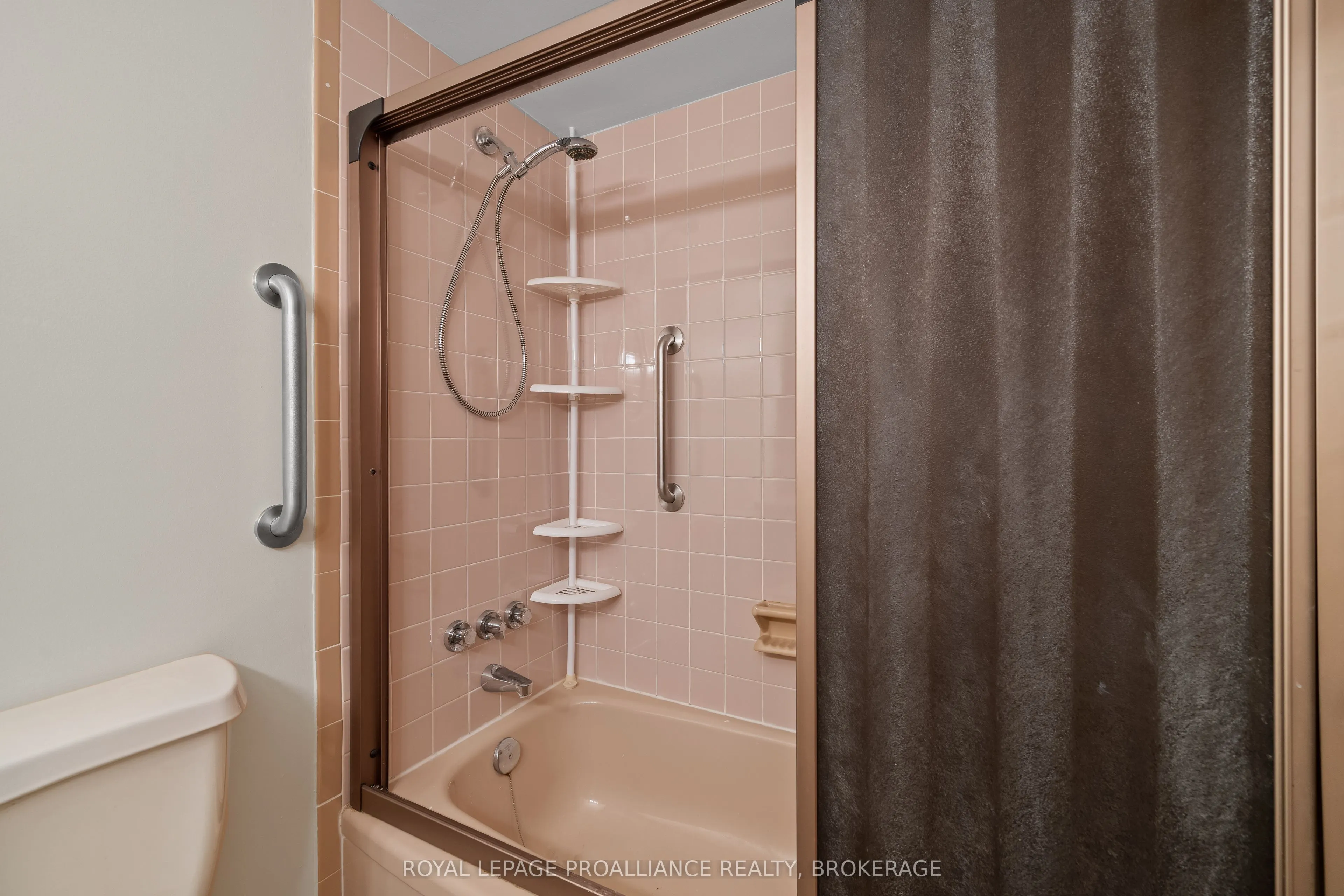 2 Mowat Avenue, #501