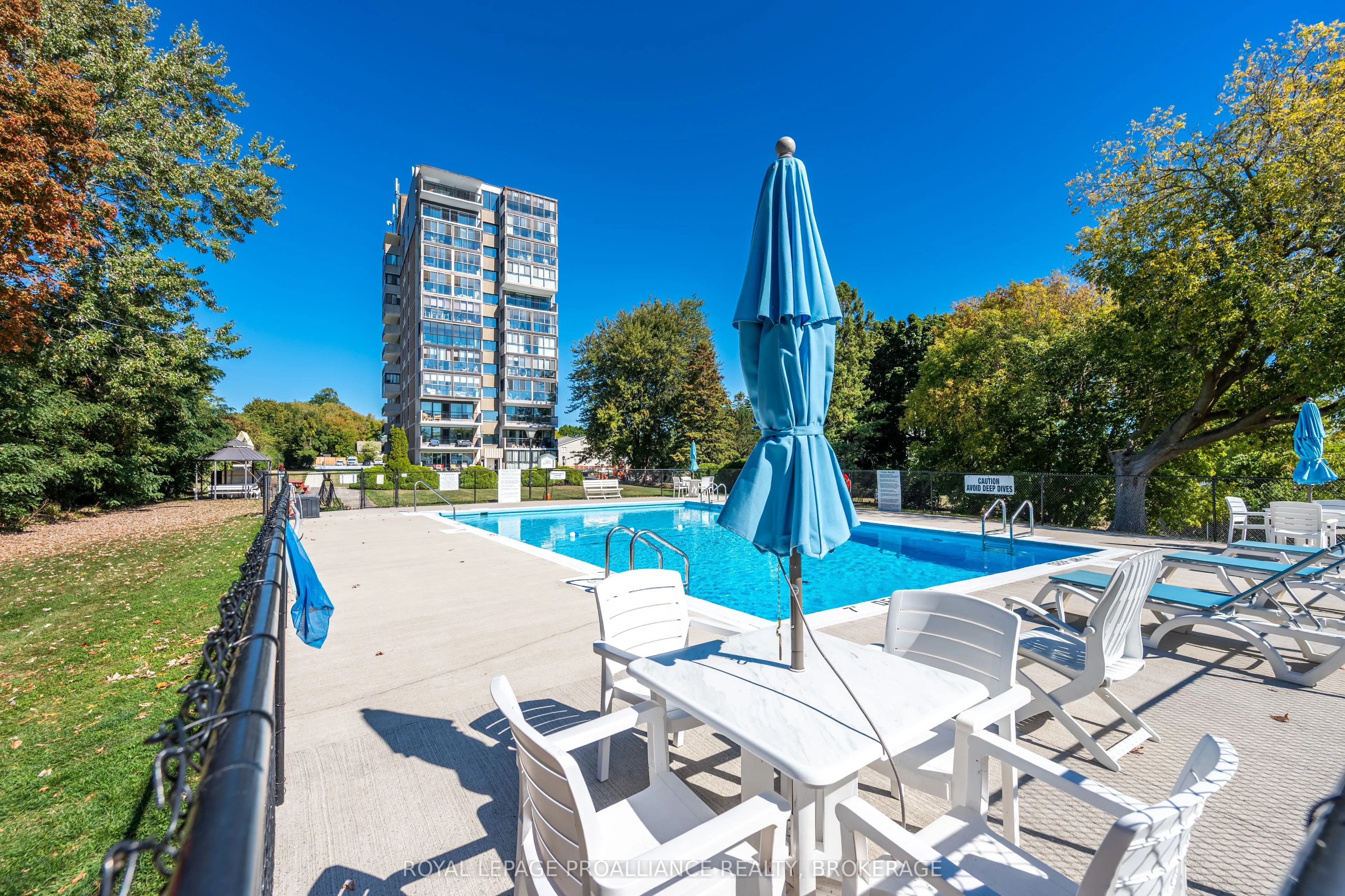 2 Mowat Avenue, #501