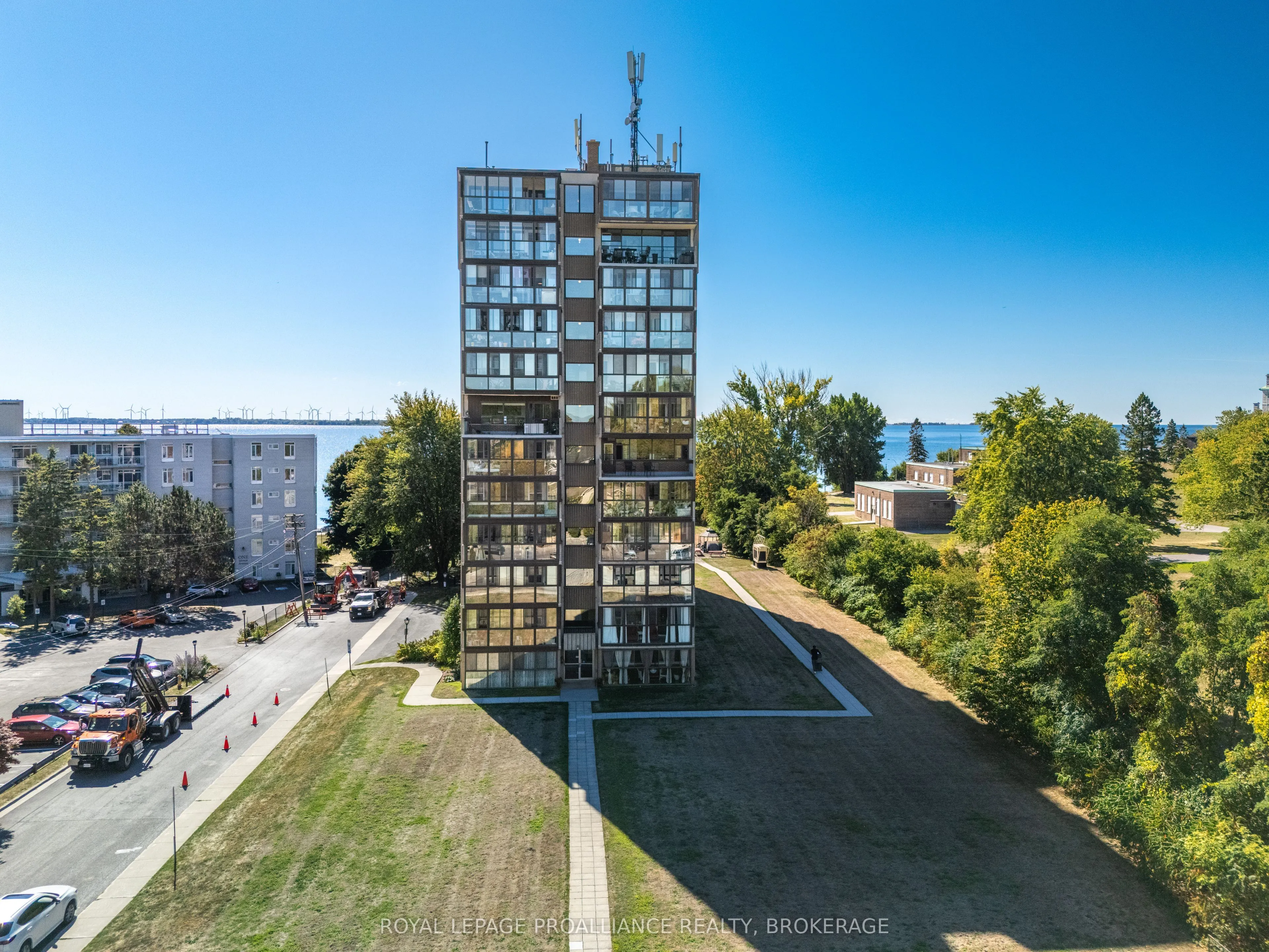 2 Mowat Avenue, #501