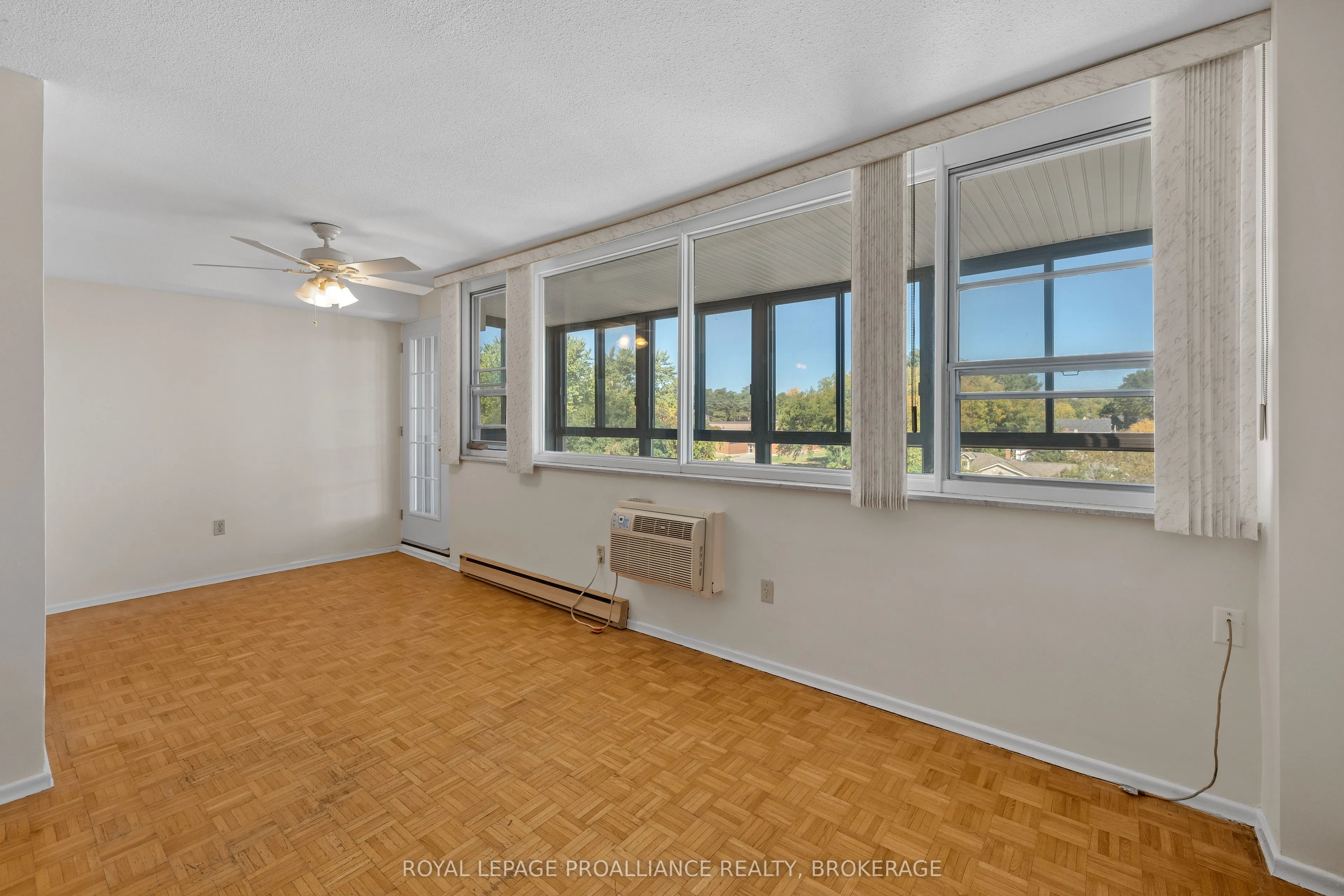 2 Mowat Avenue, #501