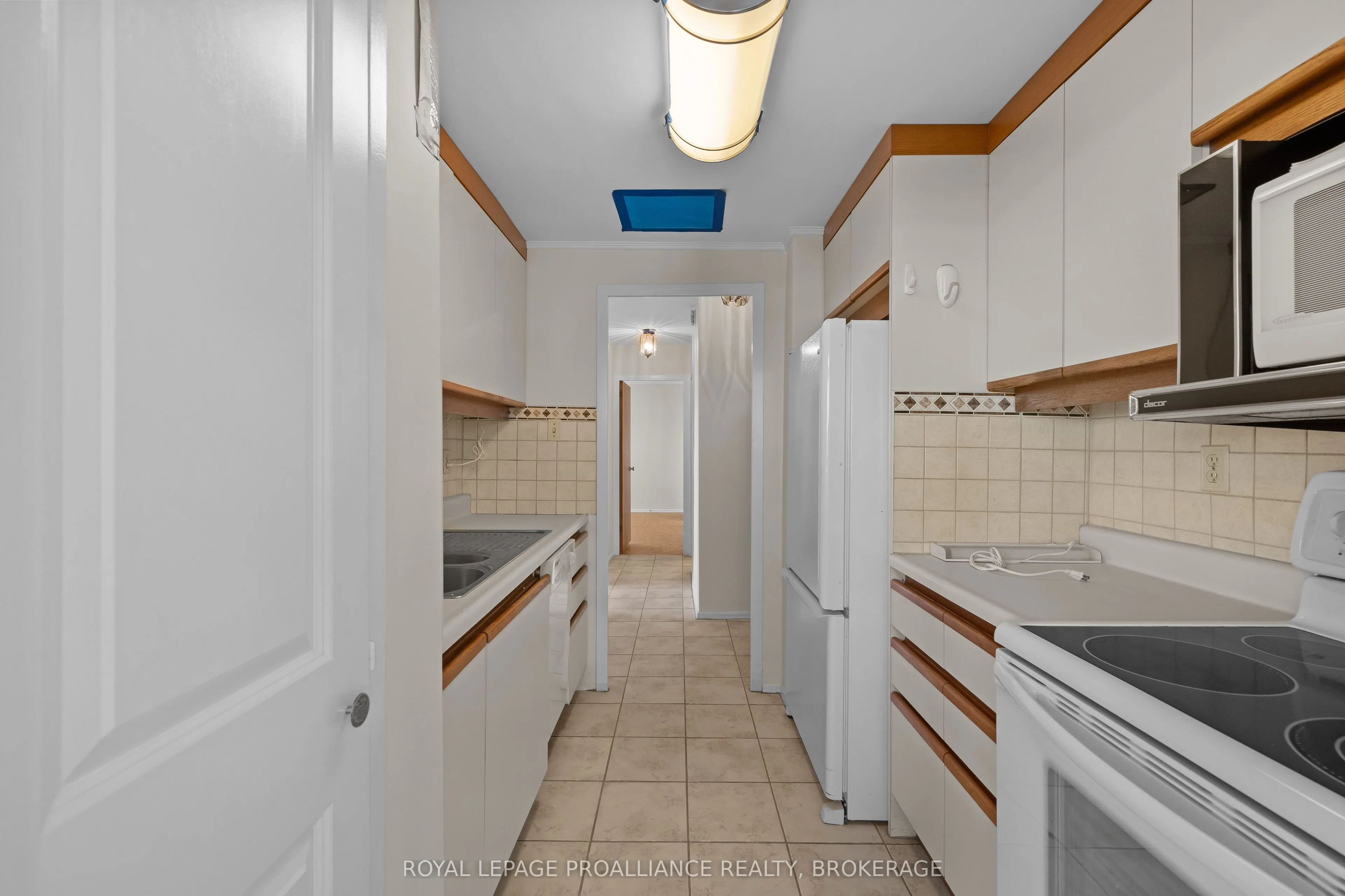 2 Mowat Avenue, #501