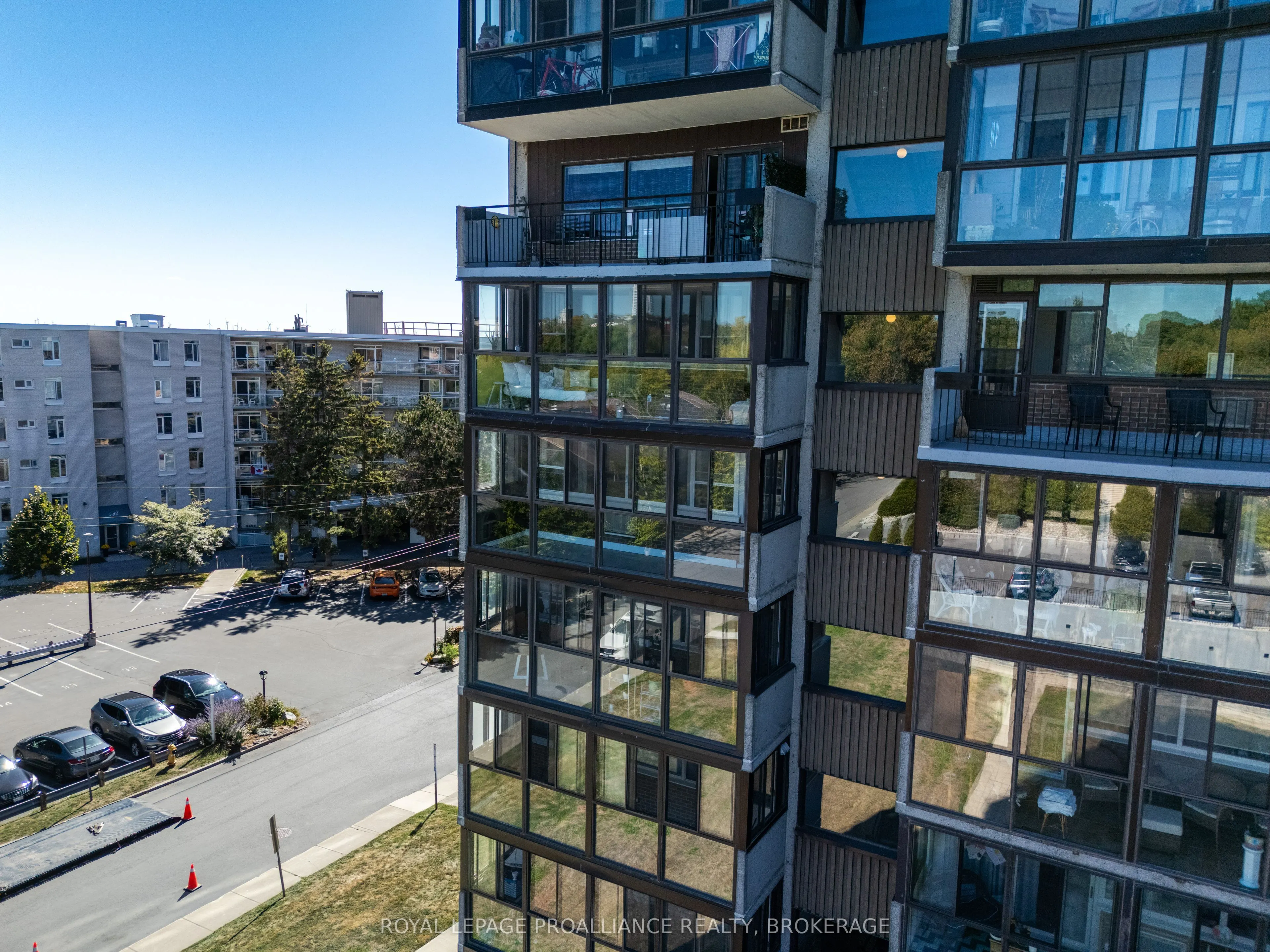2 Mowat Avenue, #501