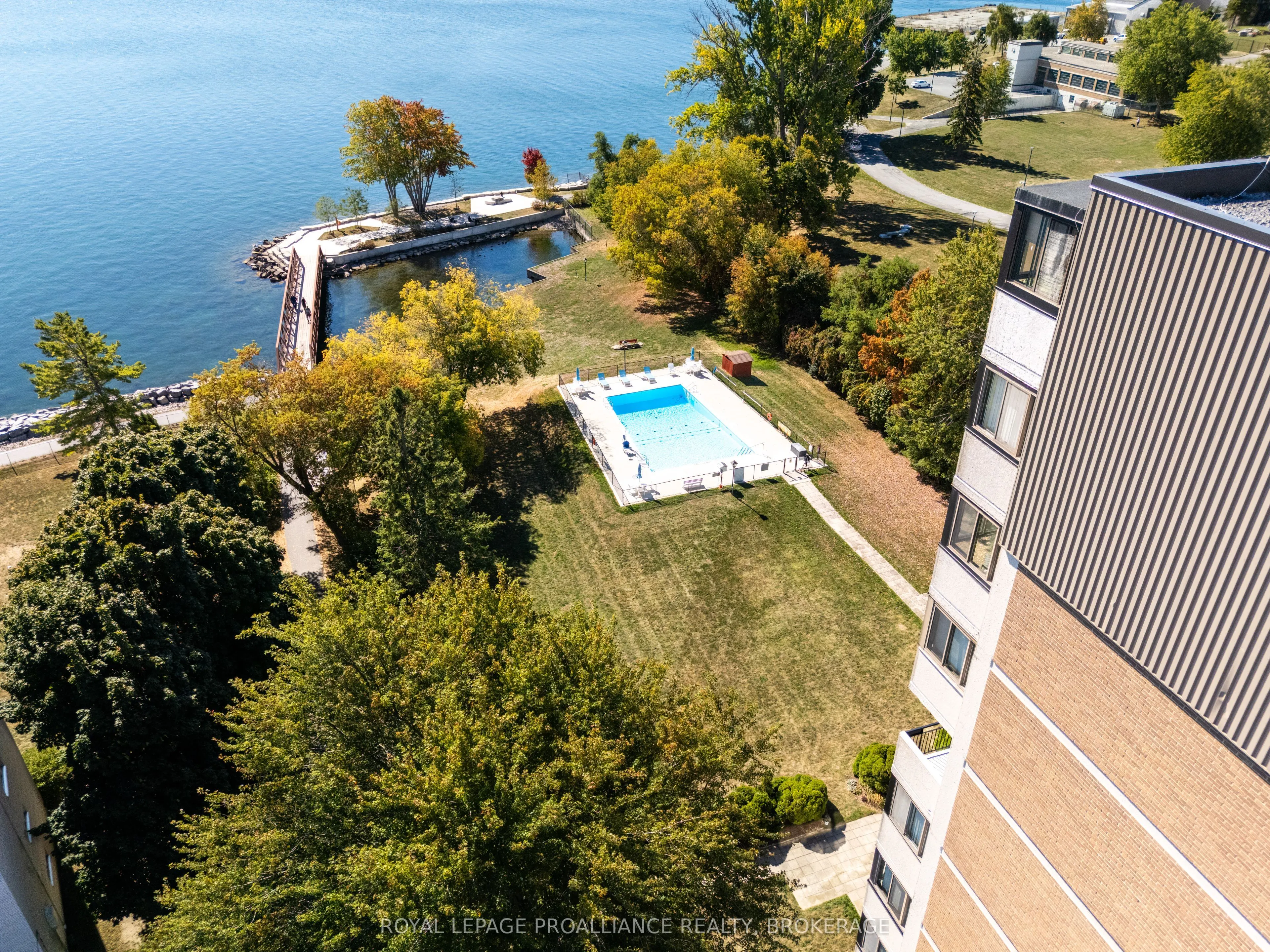 2 Mowat Avenue, #501