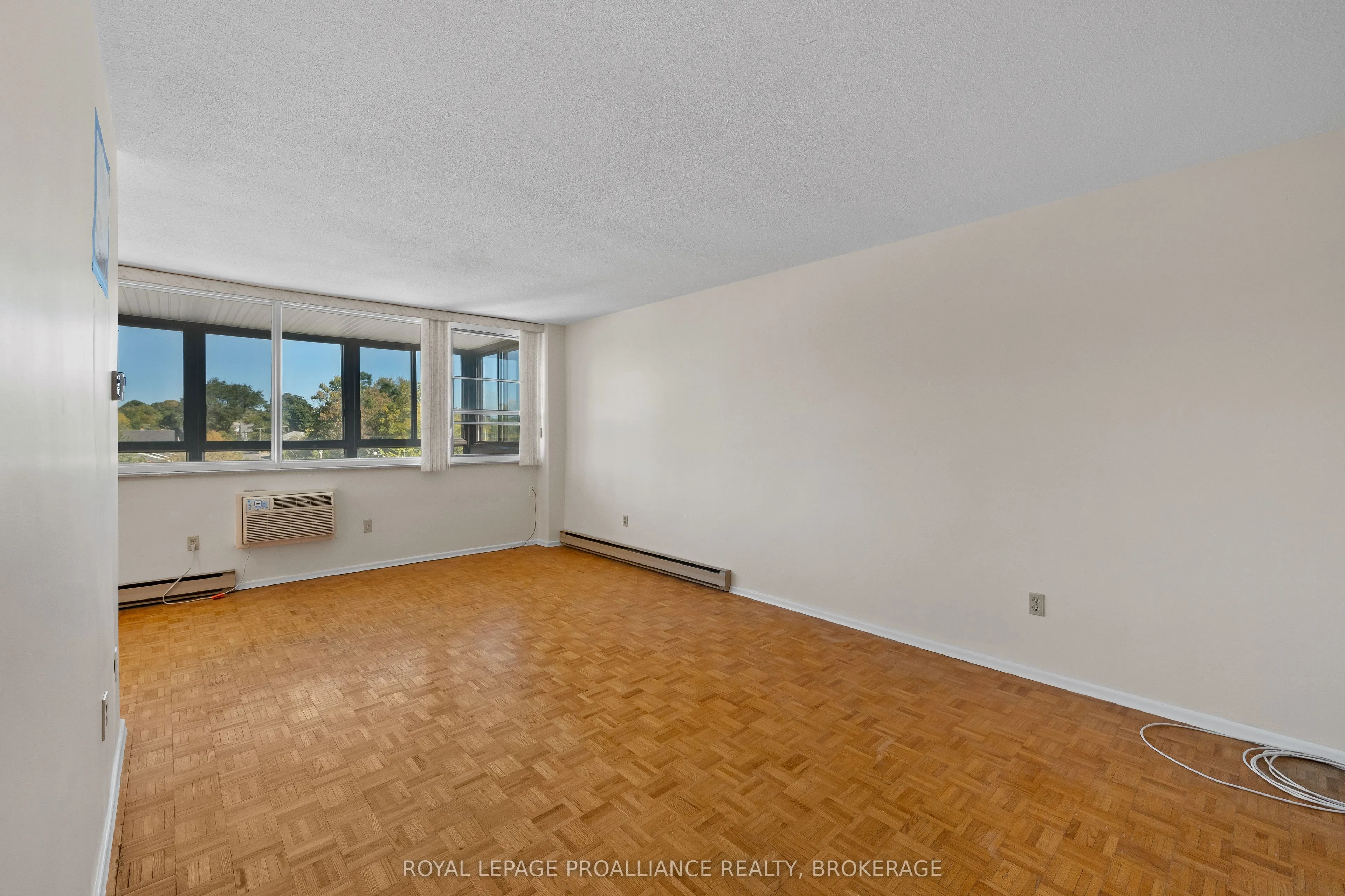 2 Mowat Avenue, #501