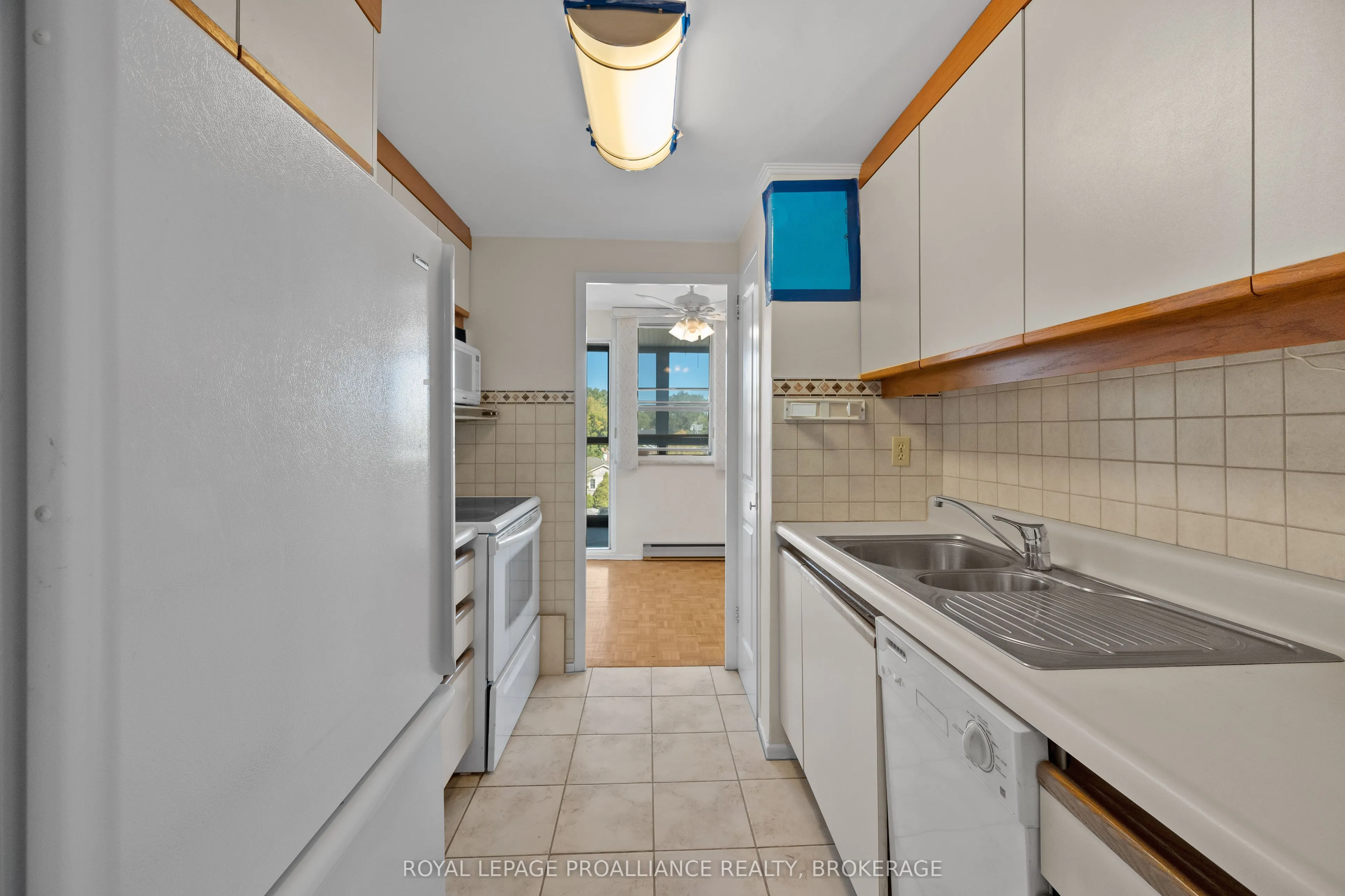 2 Mowat Avenue, #501