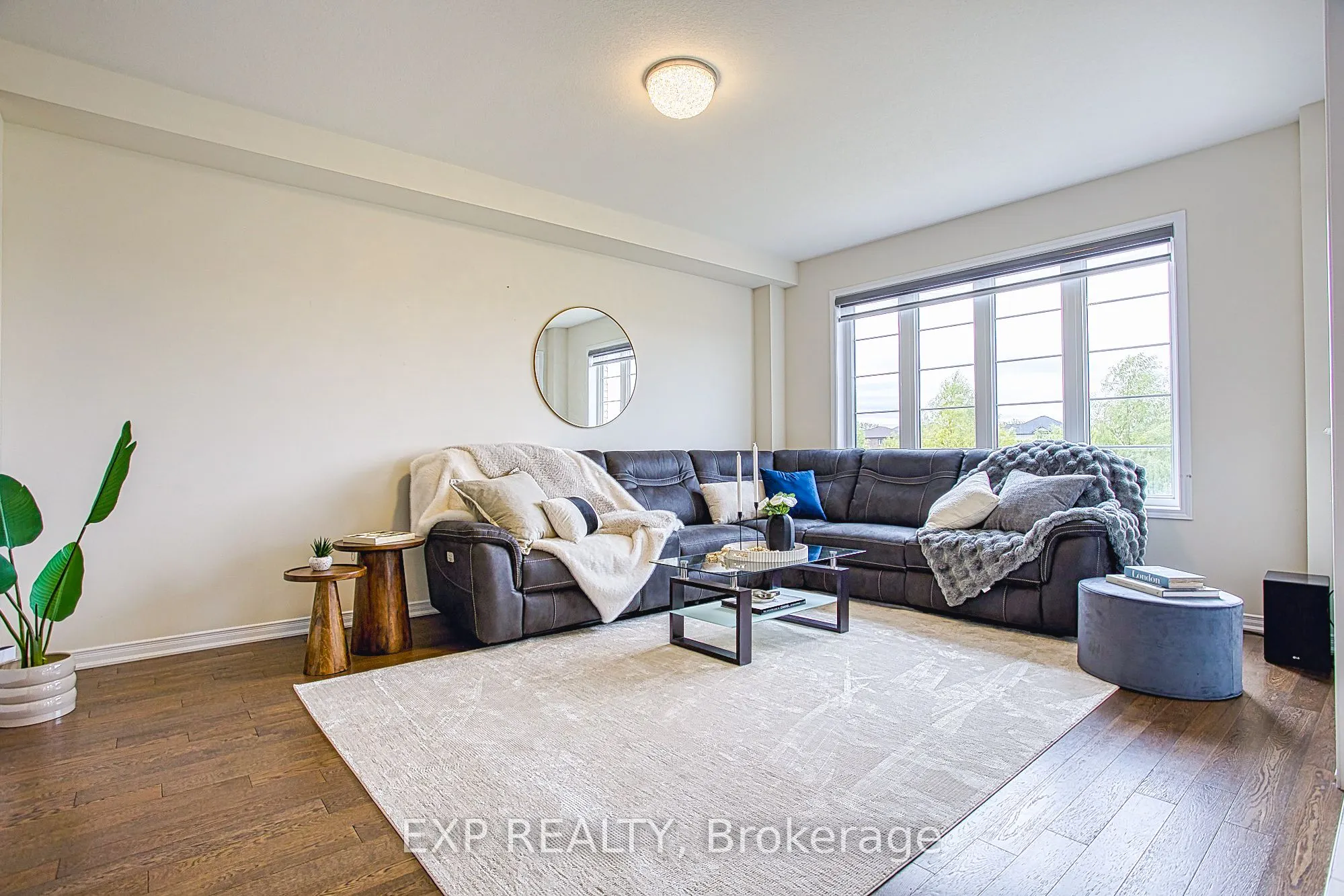 12 Midhurst Heights