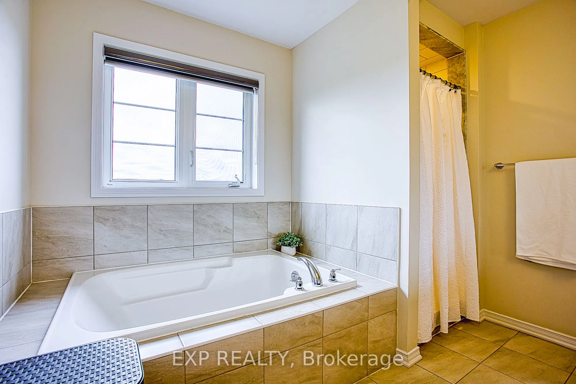 12 Midhurst Heights