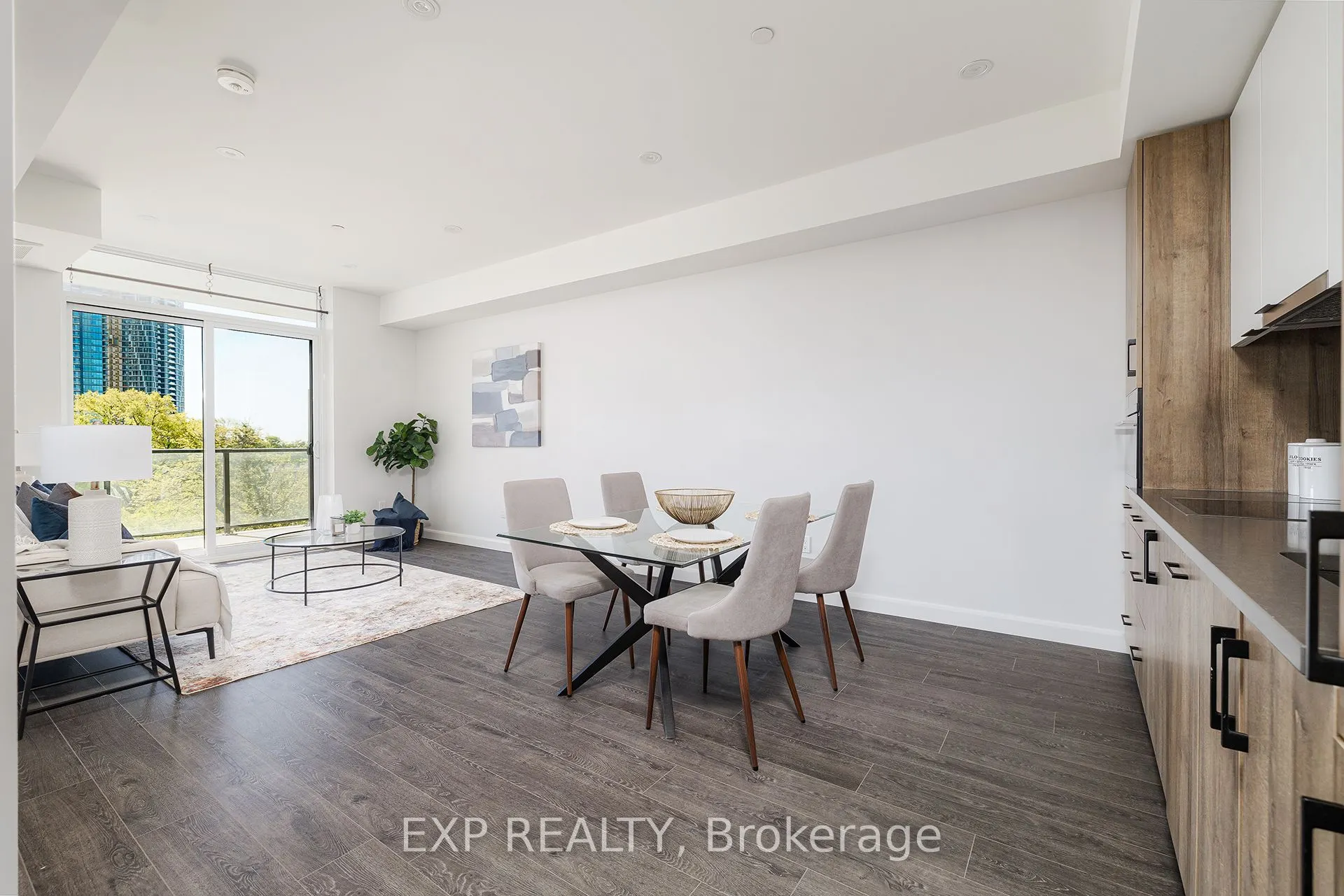 741 King Street W, #408