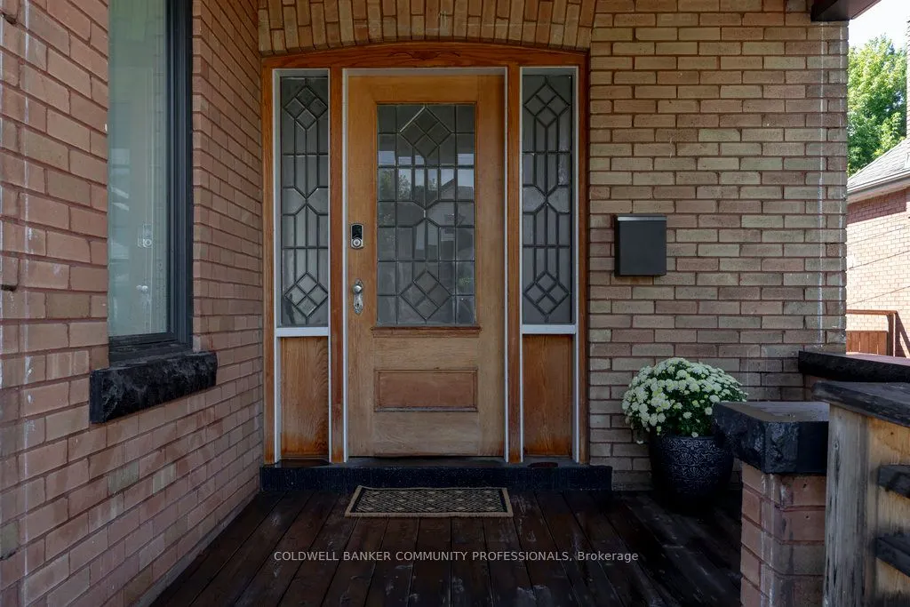 72 Rosslyn Avenue S