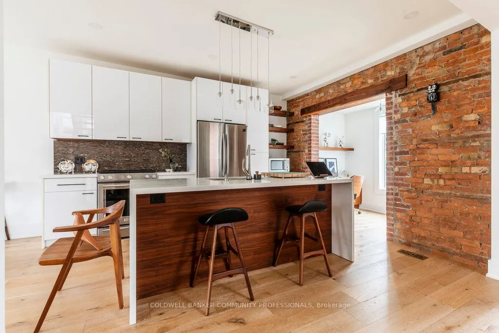 72 Rosslyn Avenue S