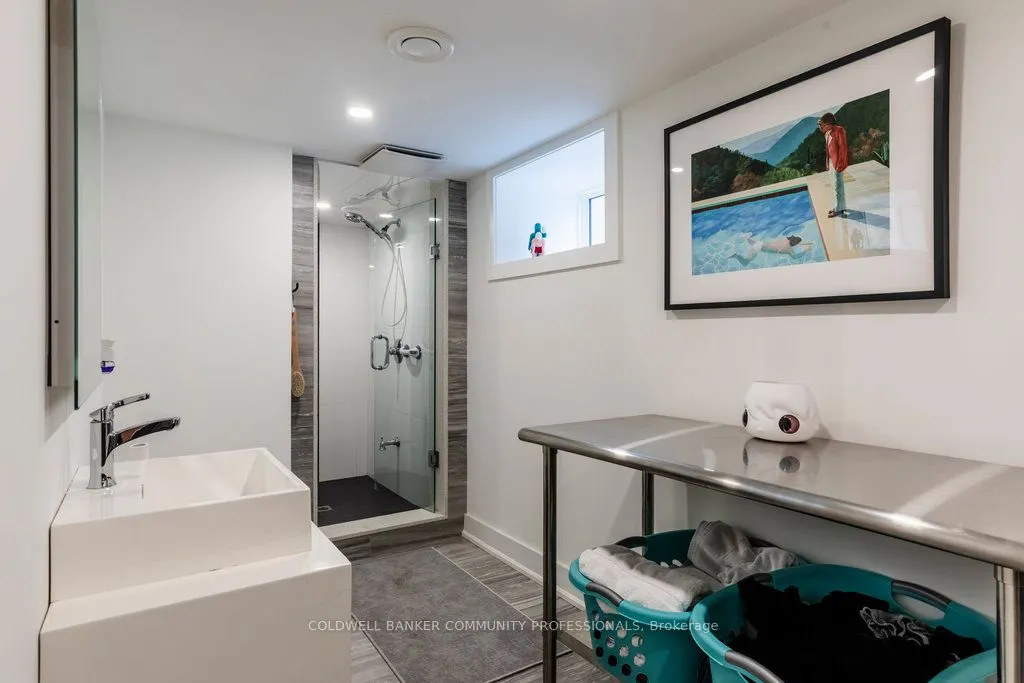 72 Rosslyn Avenue S