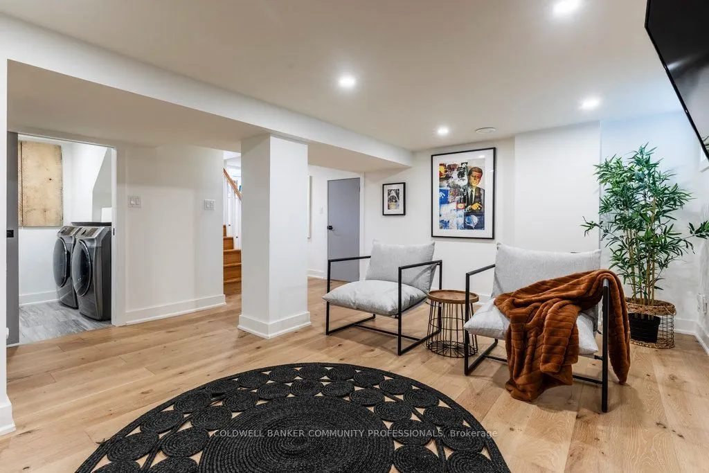 72 Rosslyn Avenue S