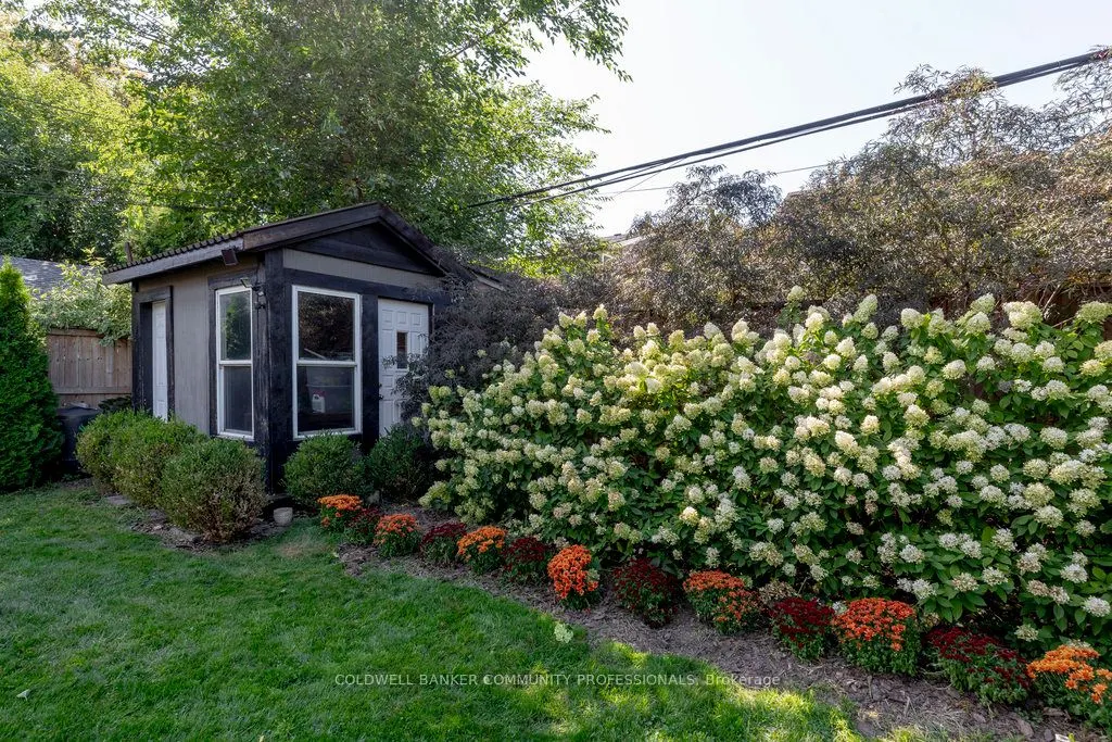 72 Rosslyn Avenue S