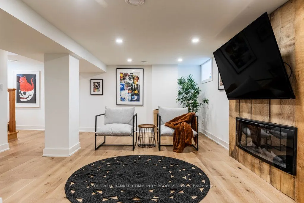 72 Rosslyn Avenue S