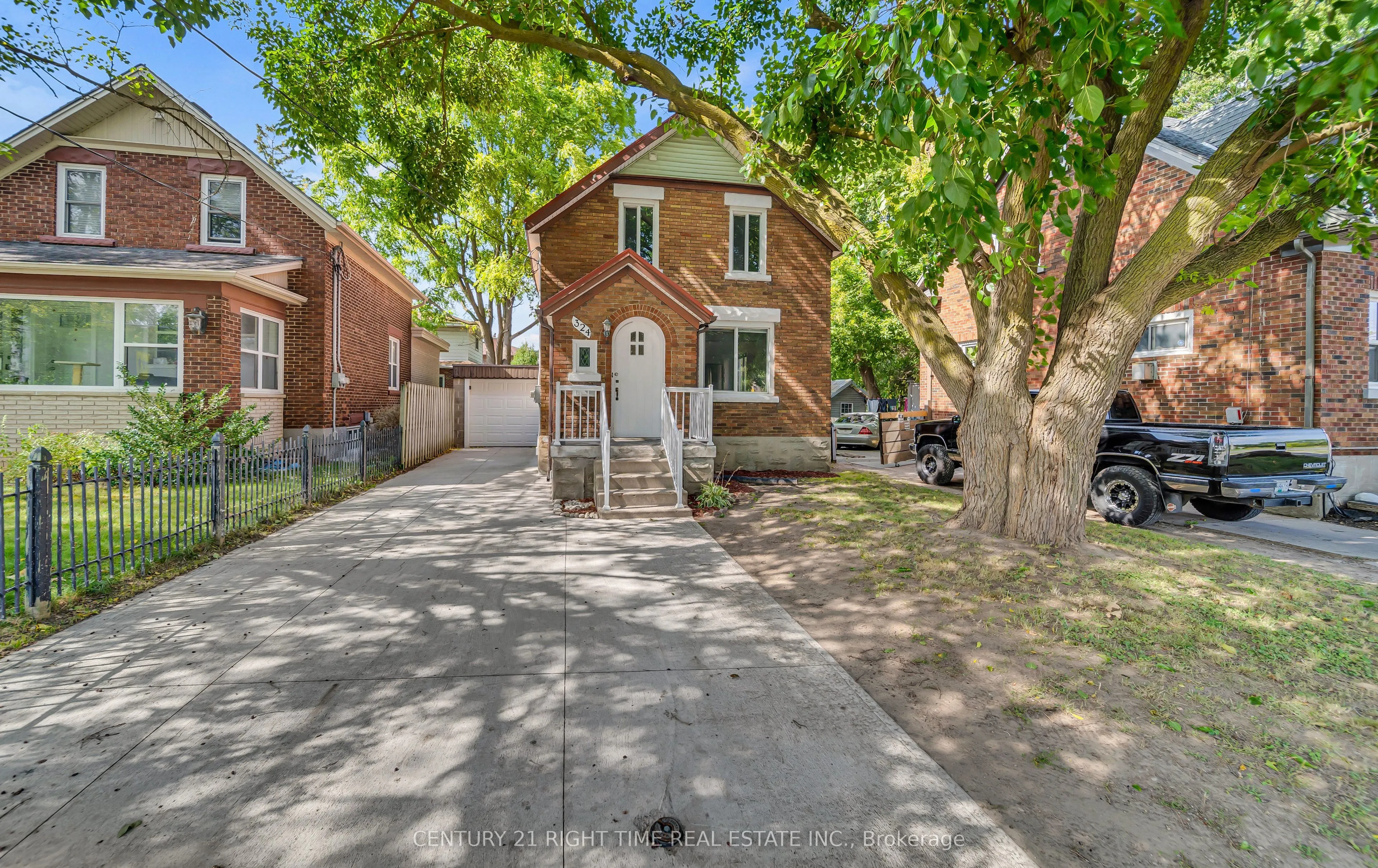 324 VICTORIA Street S