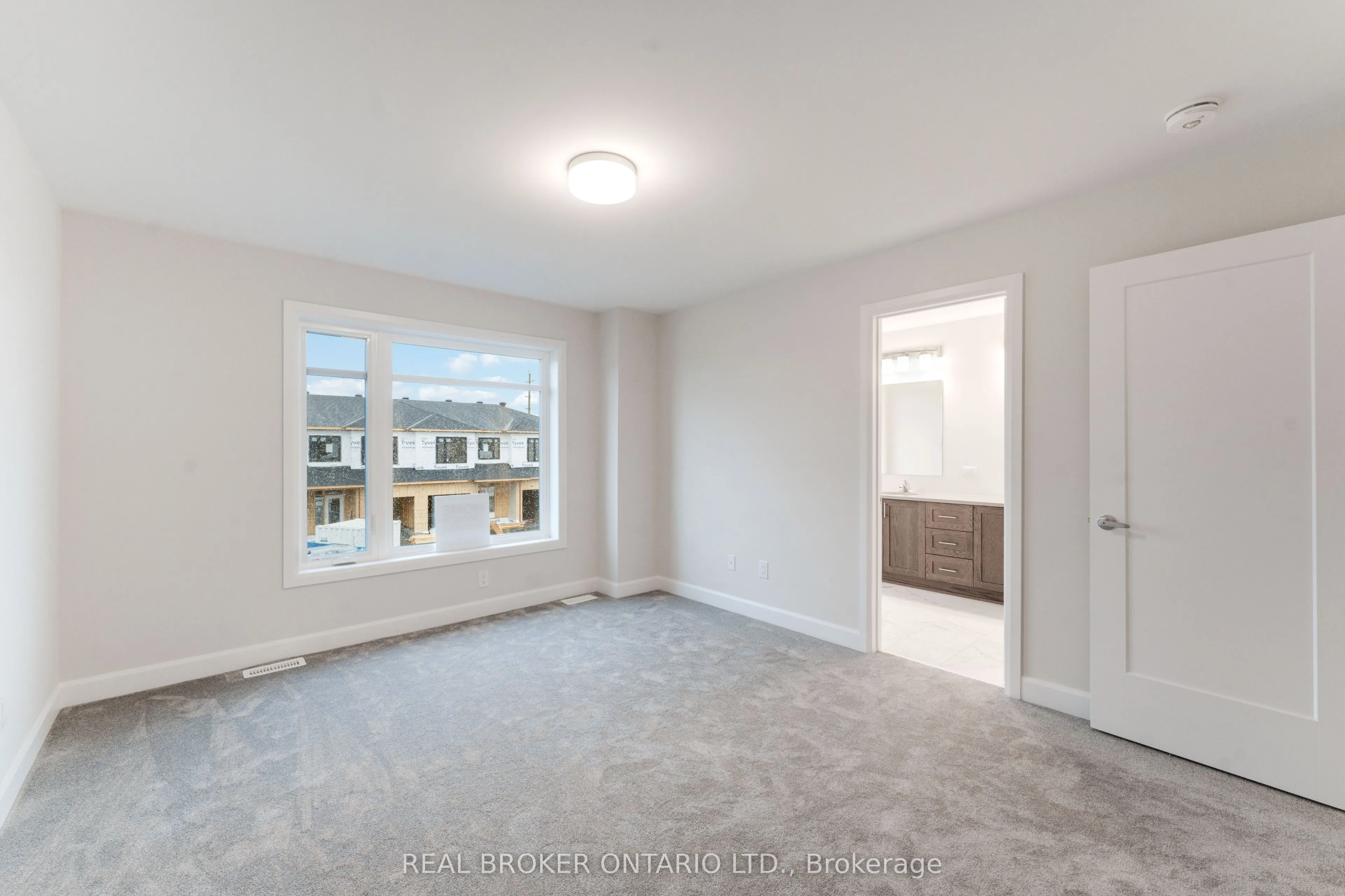 744 Maverick Crescent