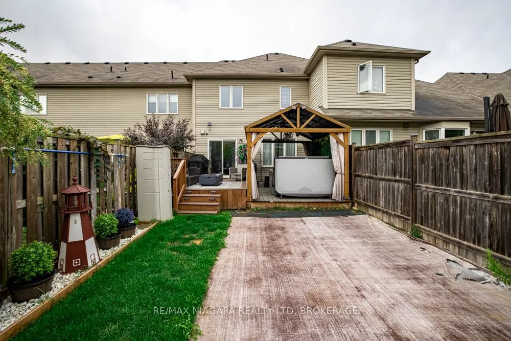 105 Bisset Avenue