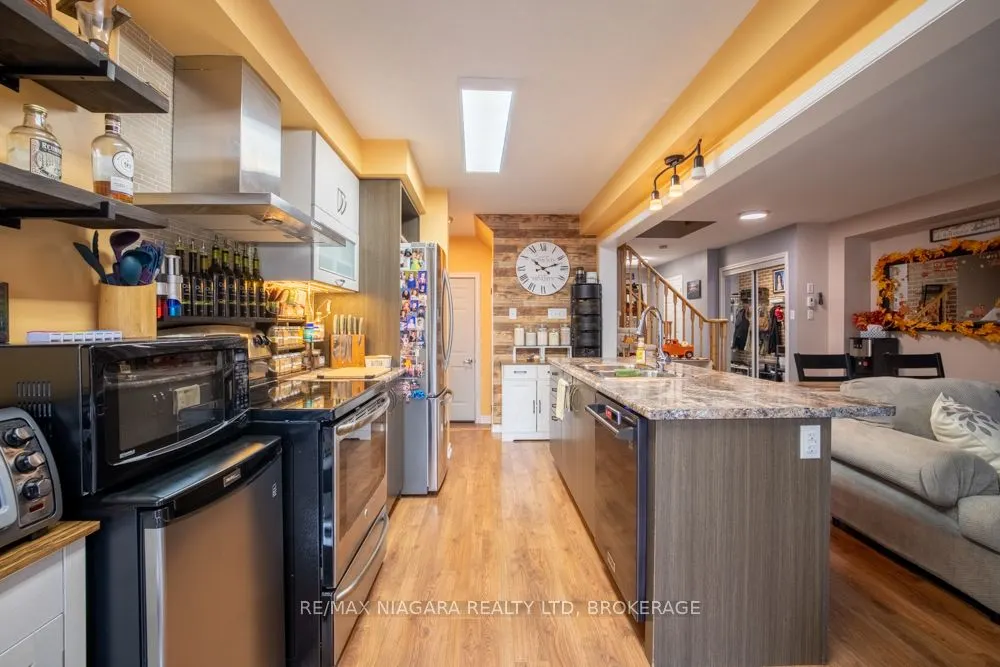 105 Bisset Avenue