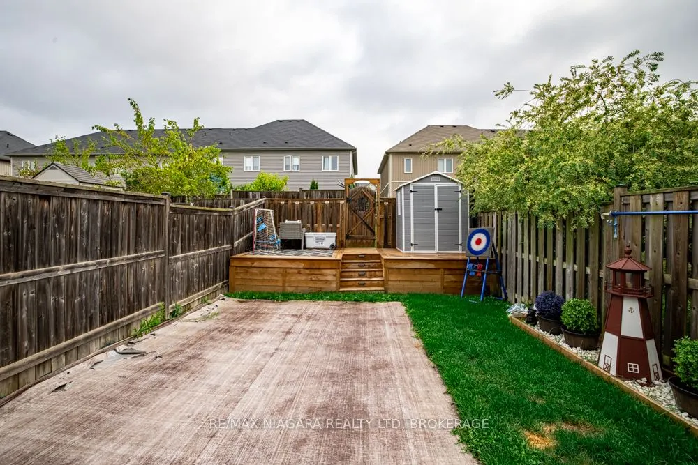 105 Bisset Avenue