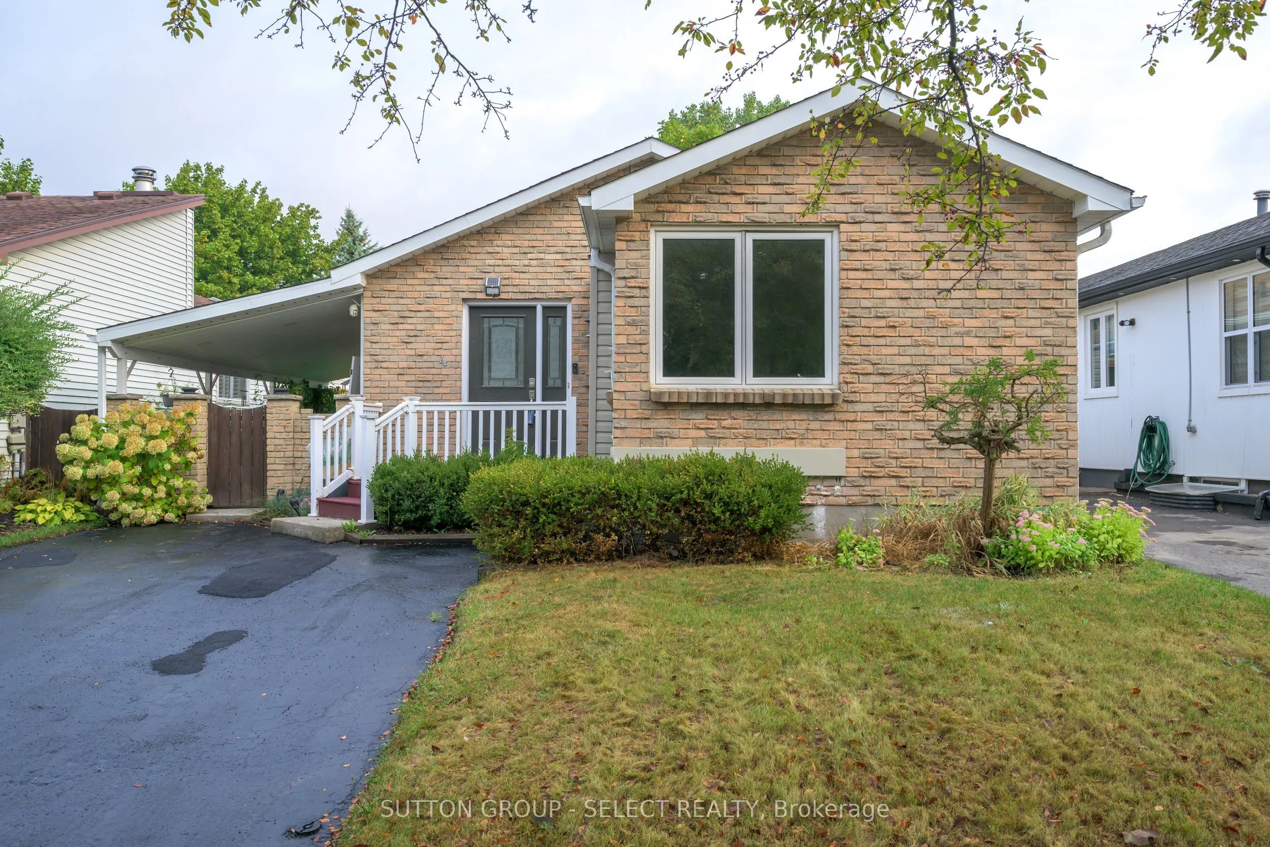 4 ALDERSBROOK Crescent