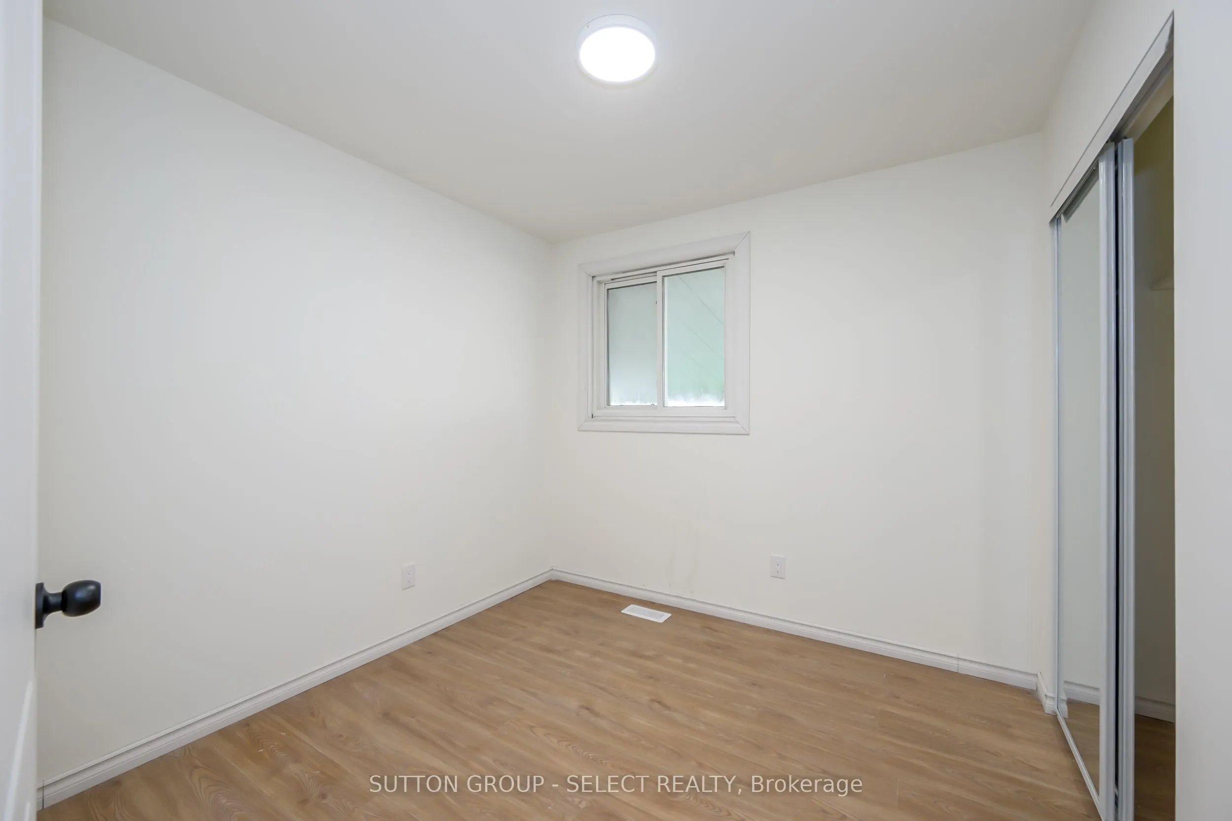 4 ALDERSBROOK Crescent