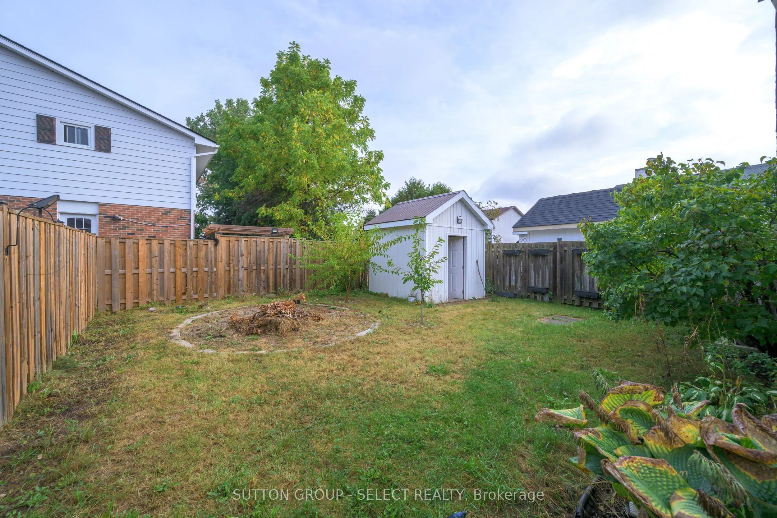 4 ALDERSBROOK Crescent