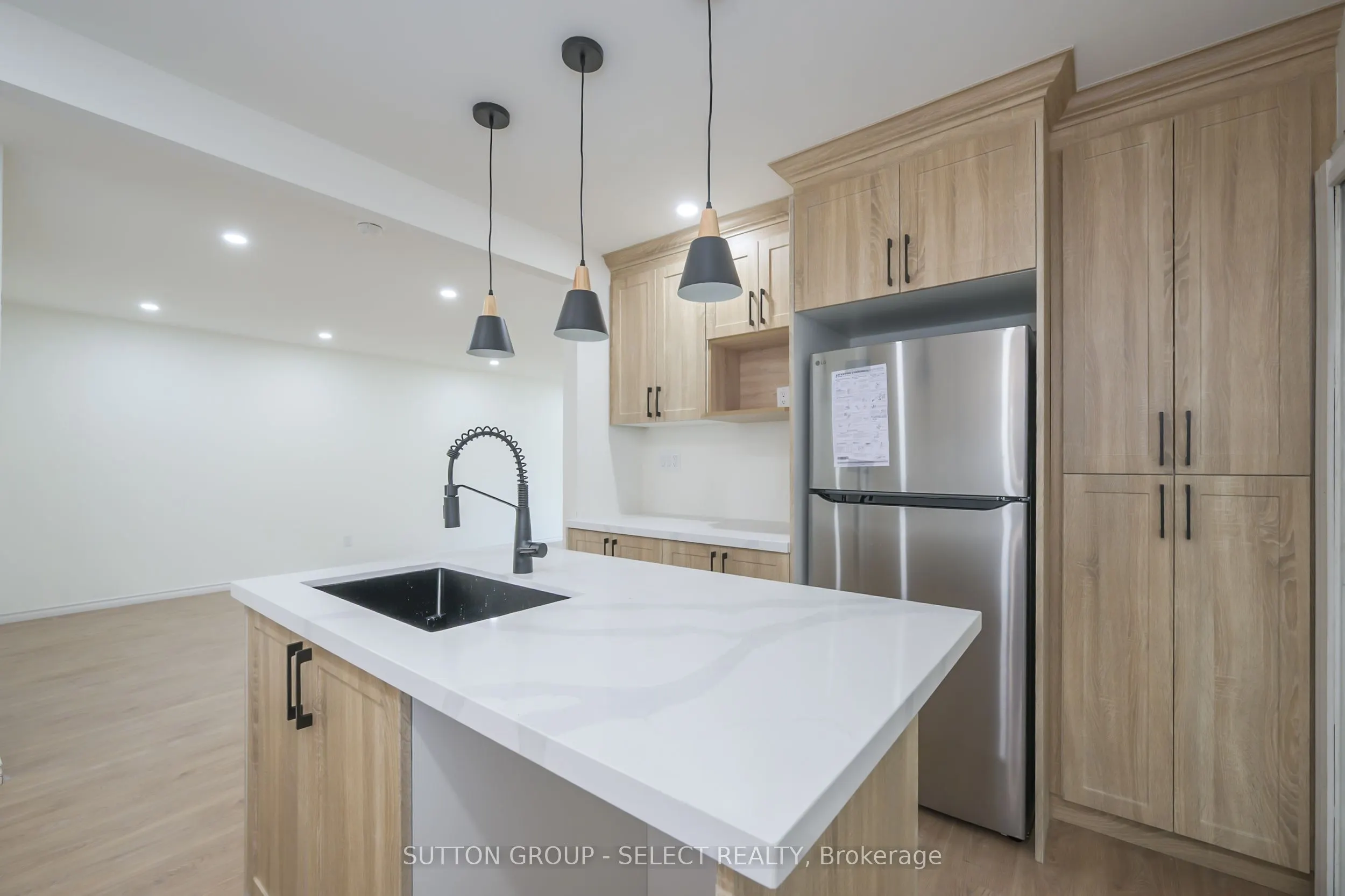 4 ALDERSBROOK Crescent