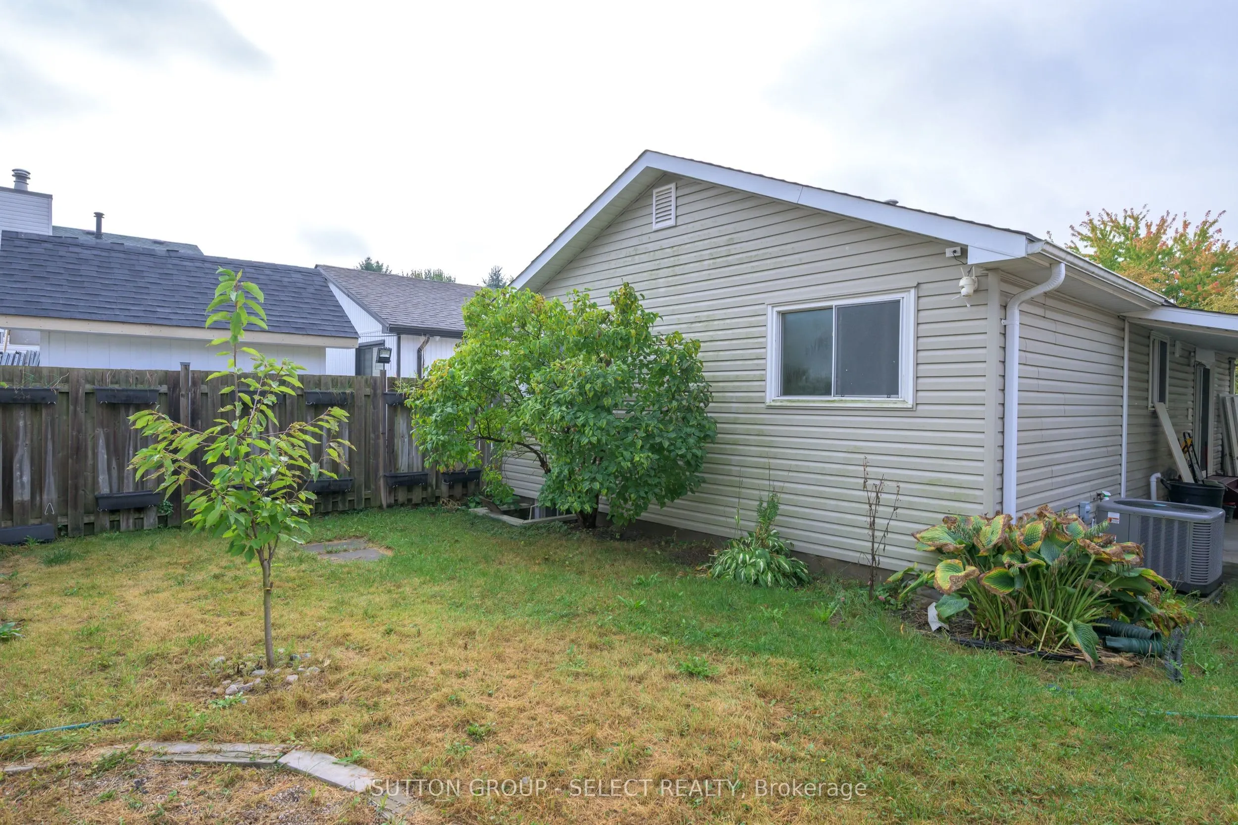 4 ALDERSBROOK Crescent