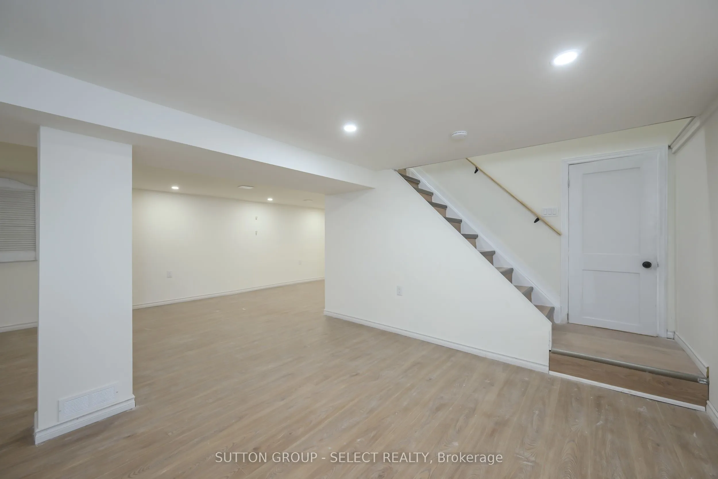 4 ALDERSBROOK Crescent