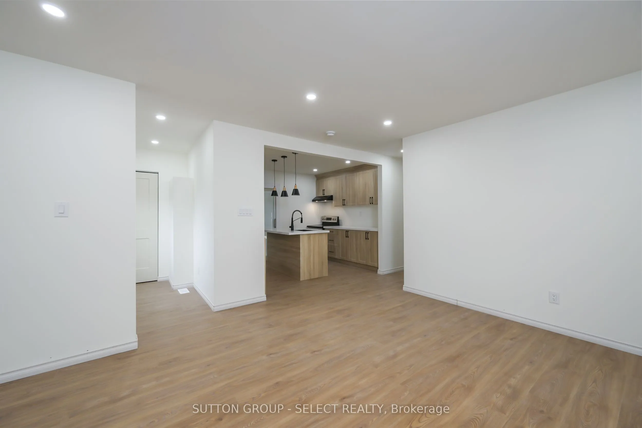 4 ALDERSBROOK Crescent