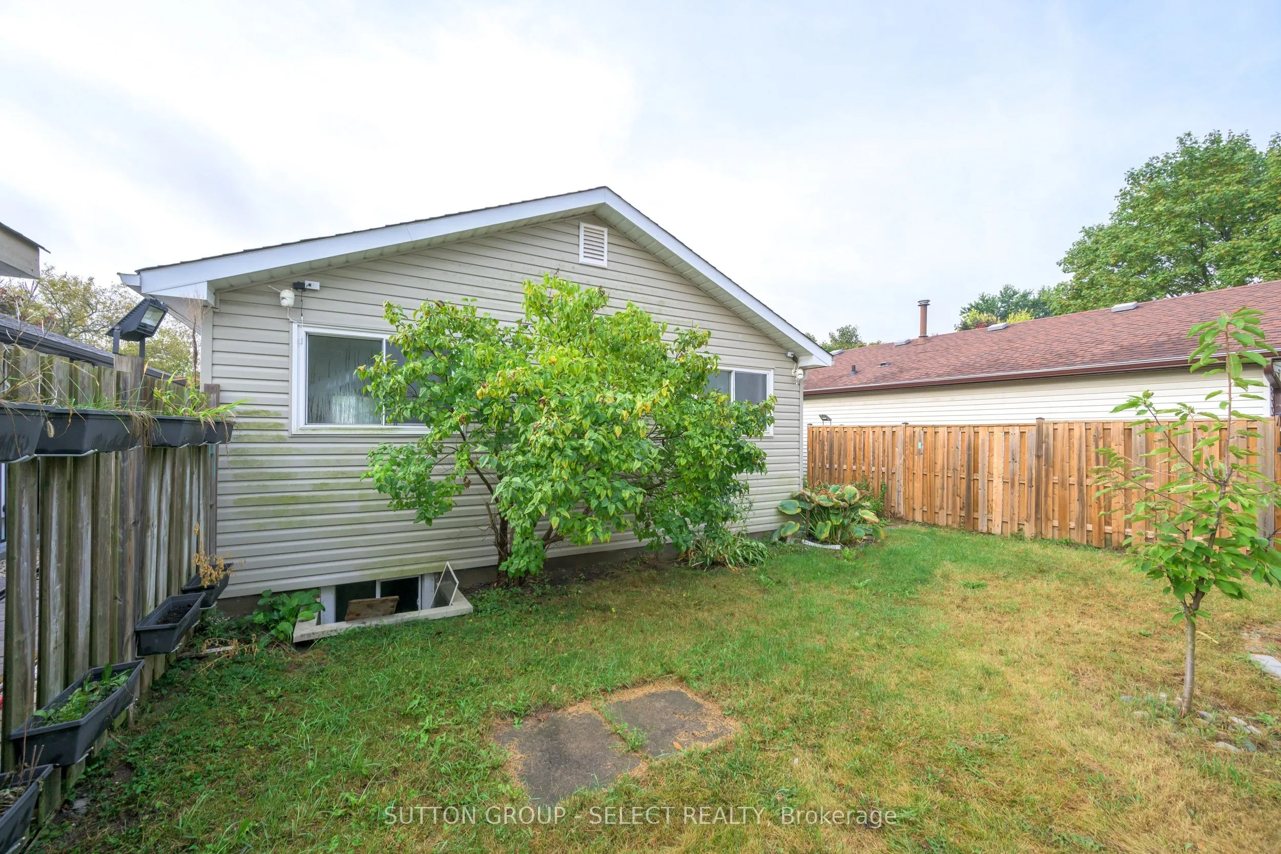 4 ALDERSBROOK Crescent