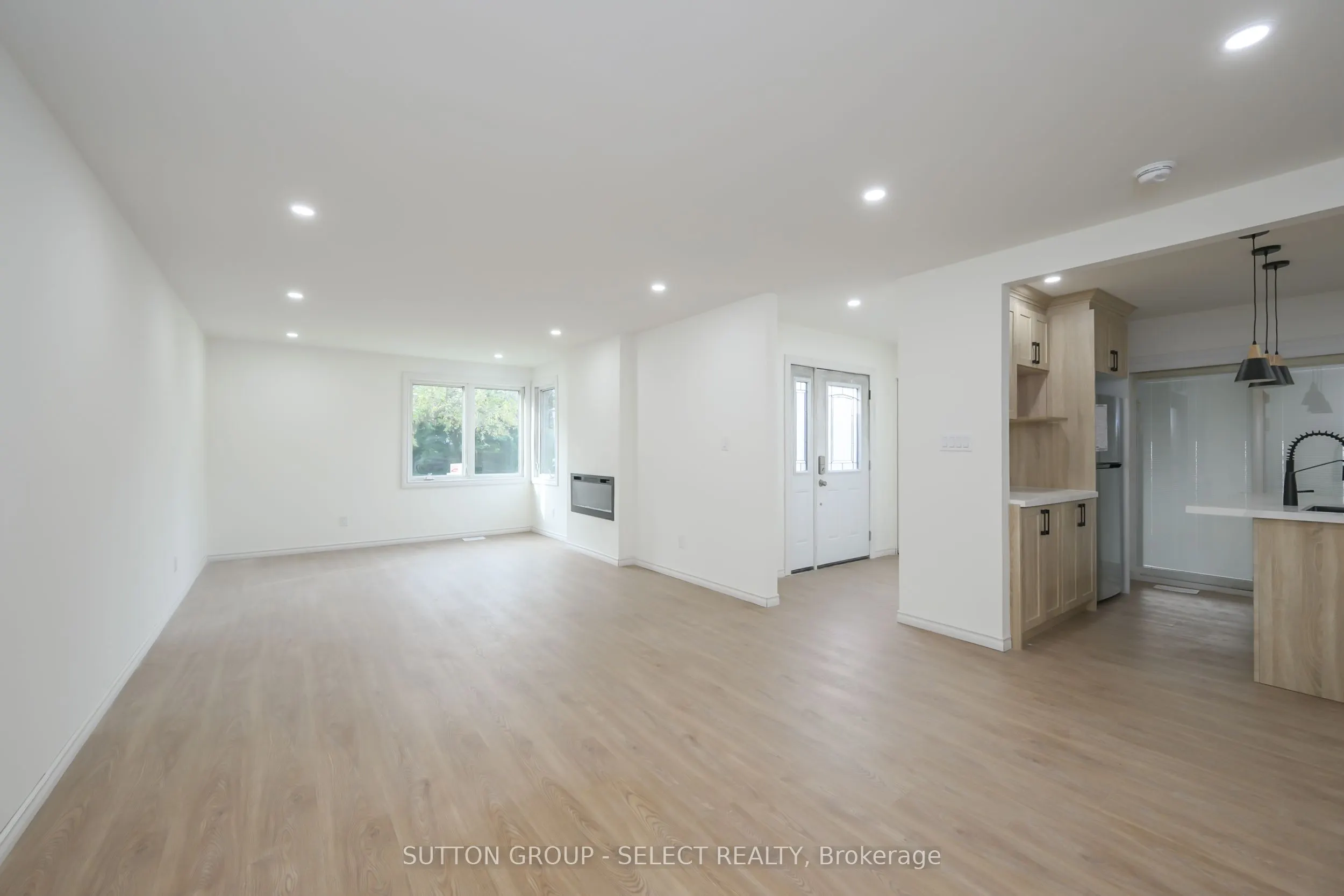 4 ALDERSBROOK Crescent