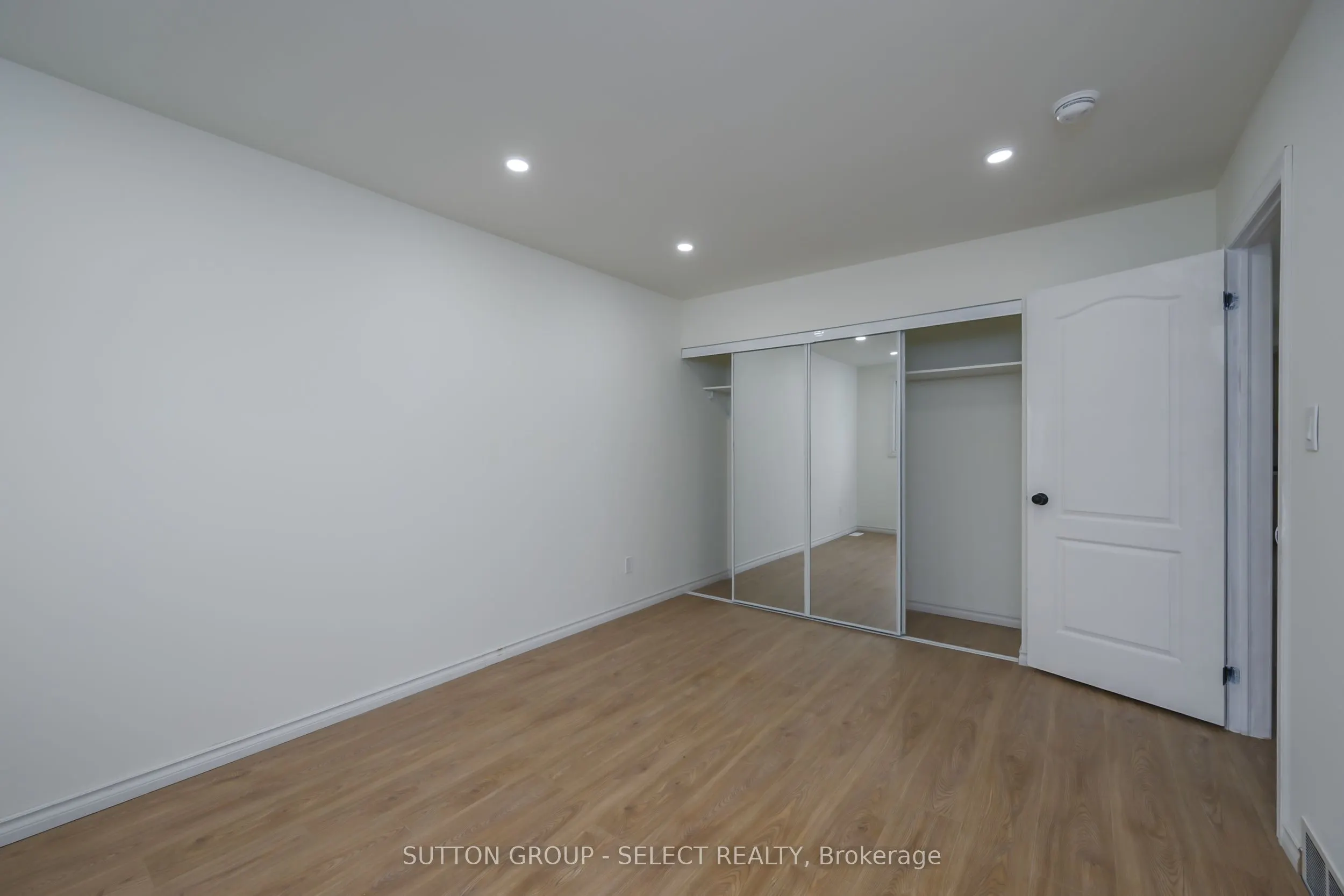 4 ALDERSBROOK Crescent