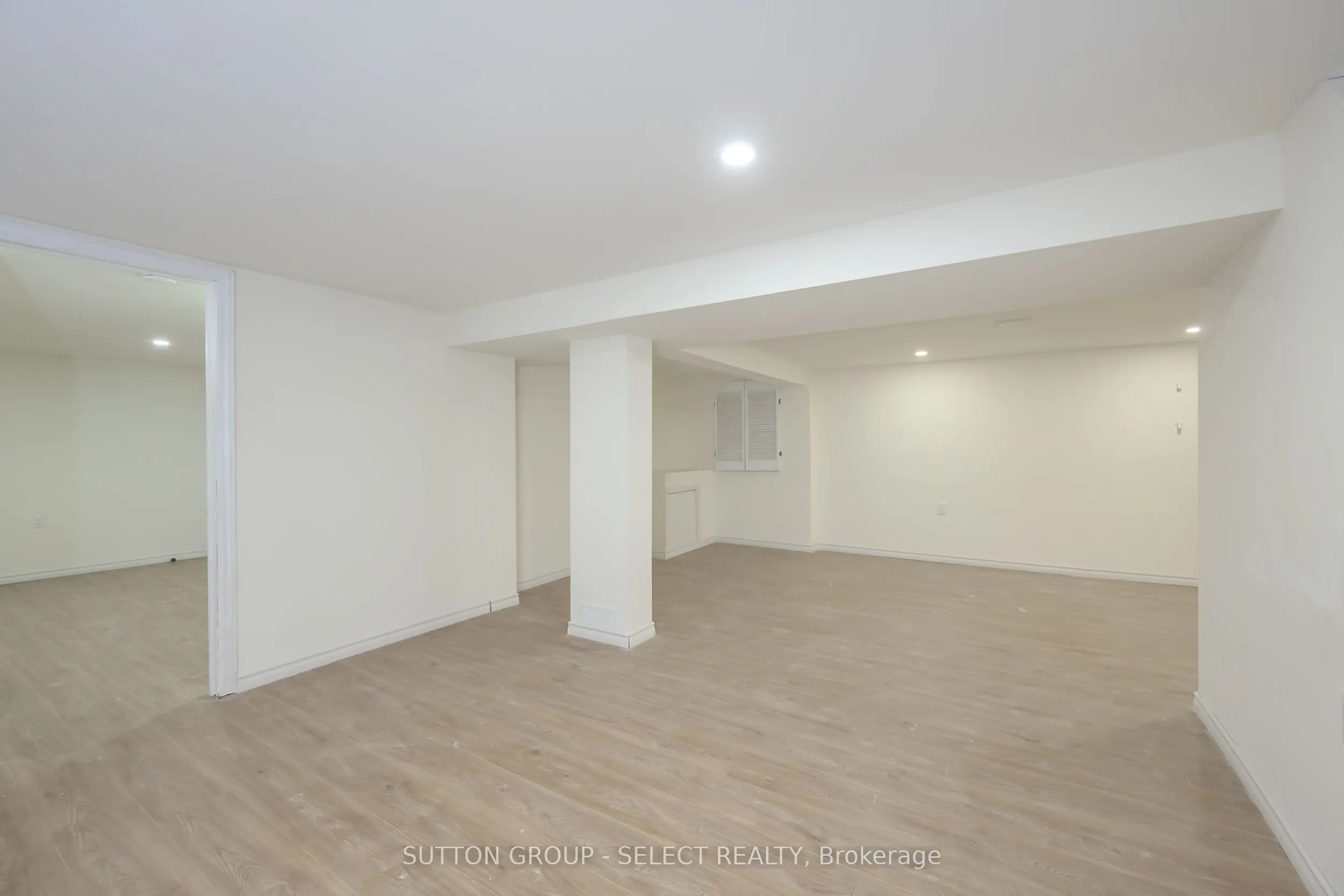 4 ALDERSBROOK Crescent
