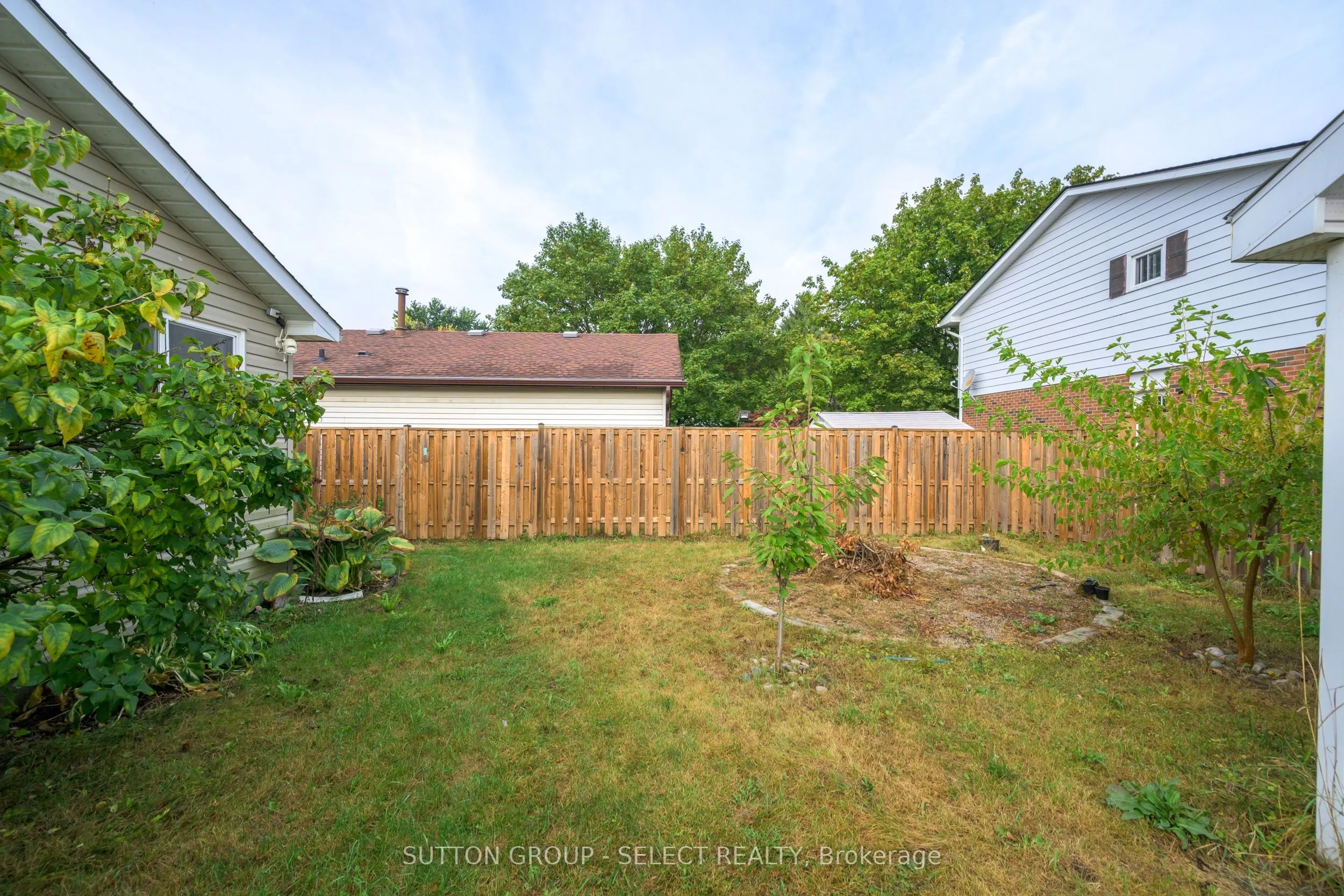 4 ALDERSBROOK Crescent