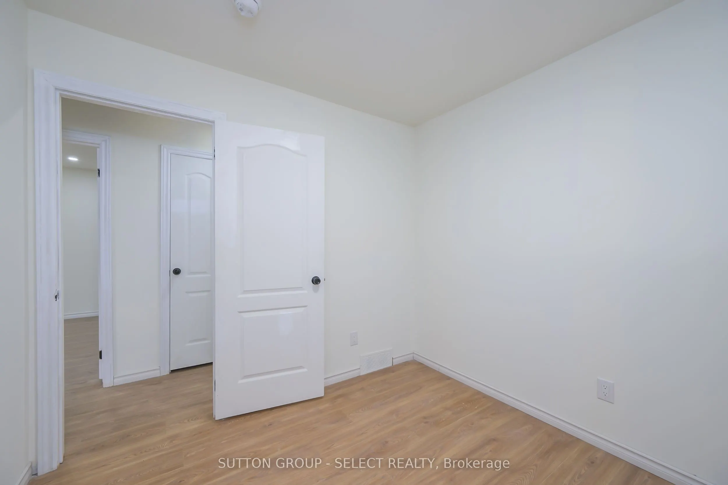 4 ALDERSBROOK Crescent