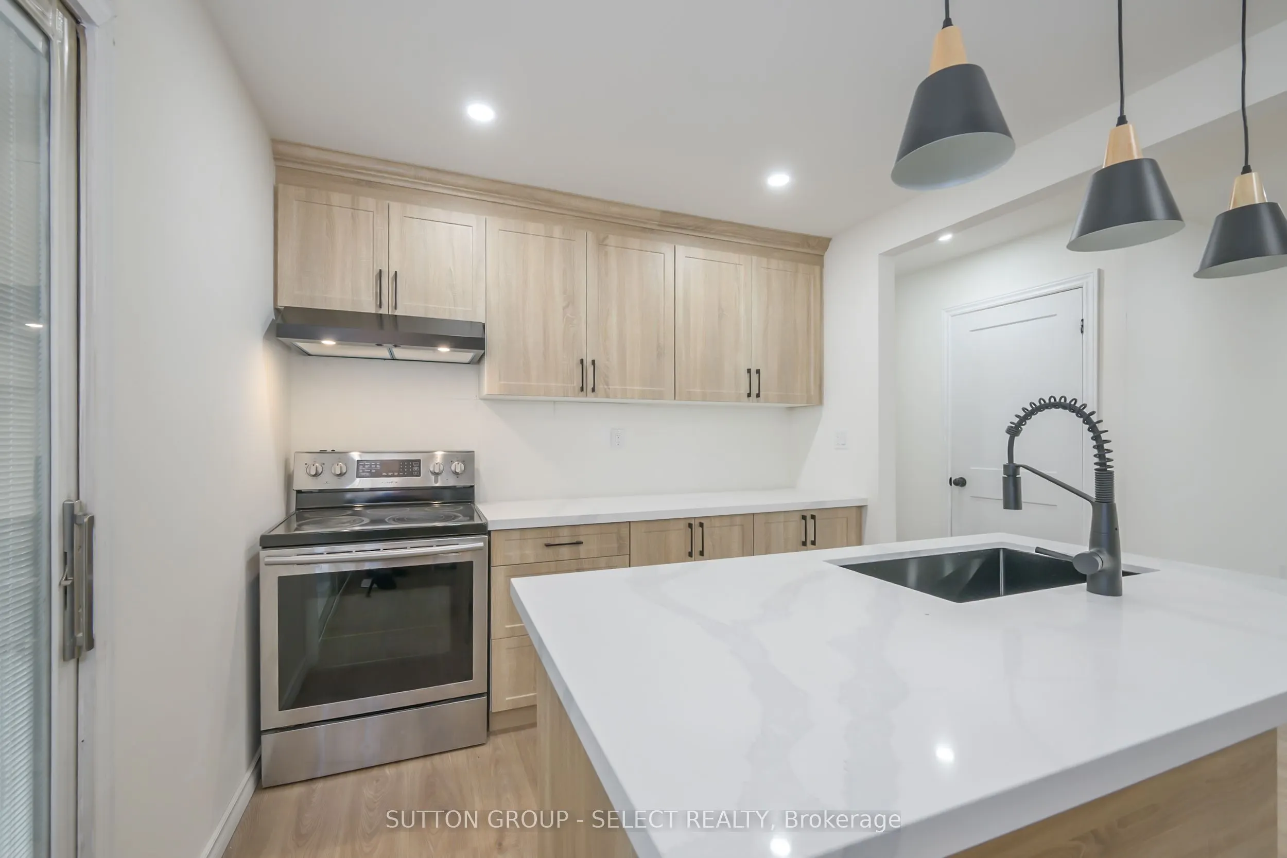 4 ALDERSBROOK Crescent
