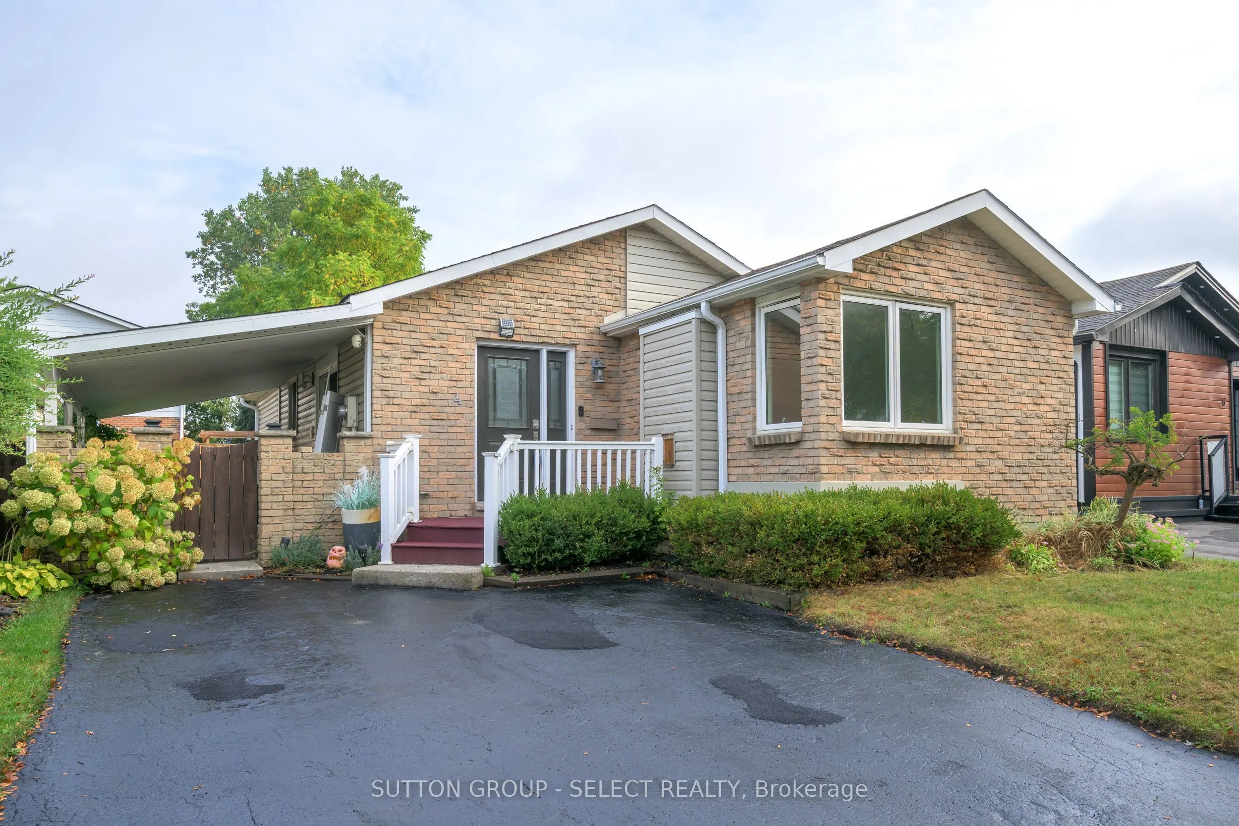 4 ALDERSBROOK Crescent