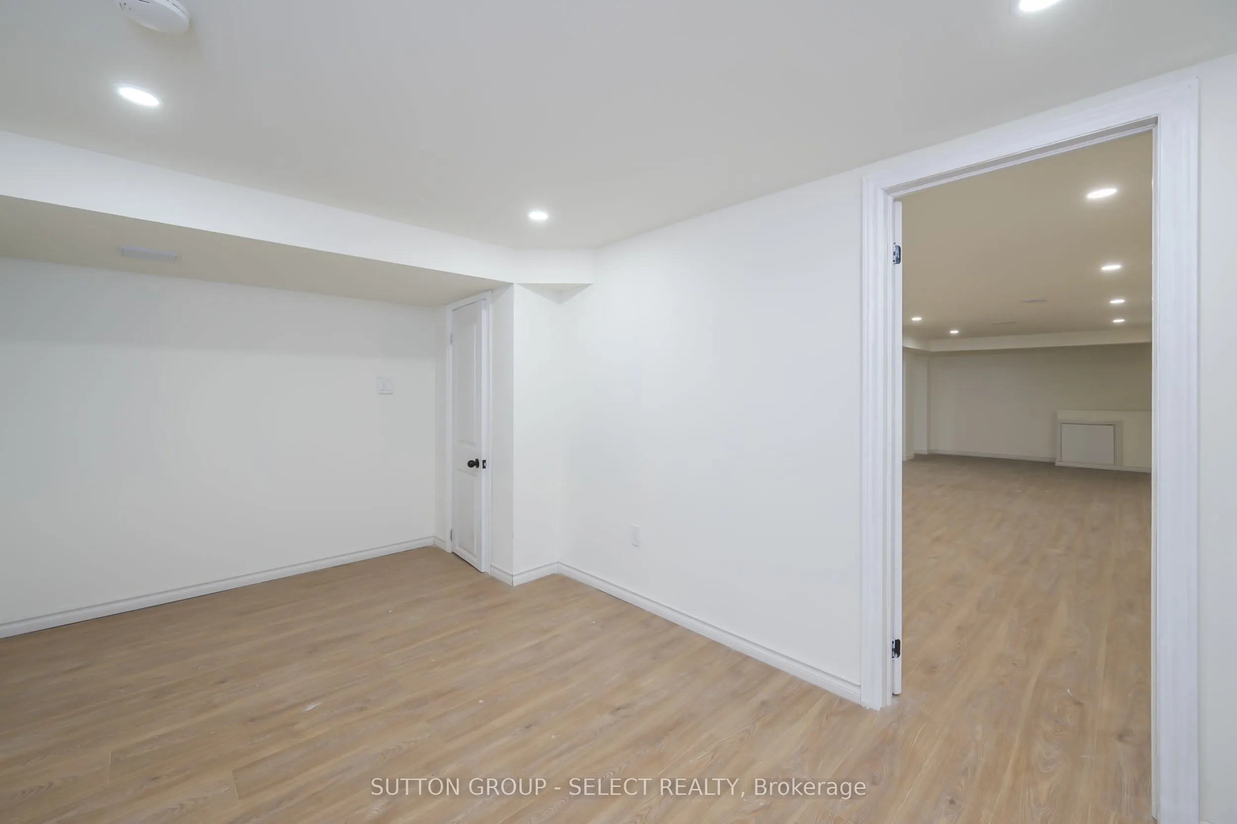4 ALDERSBROOK Crescent