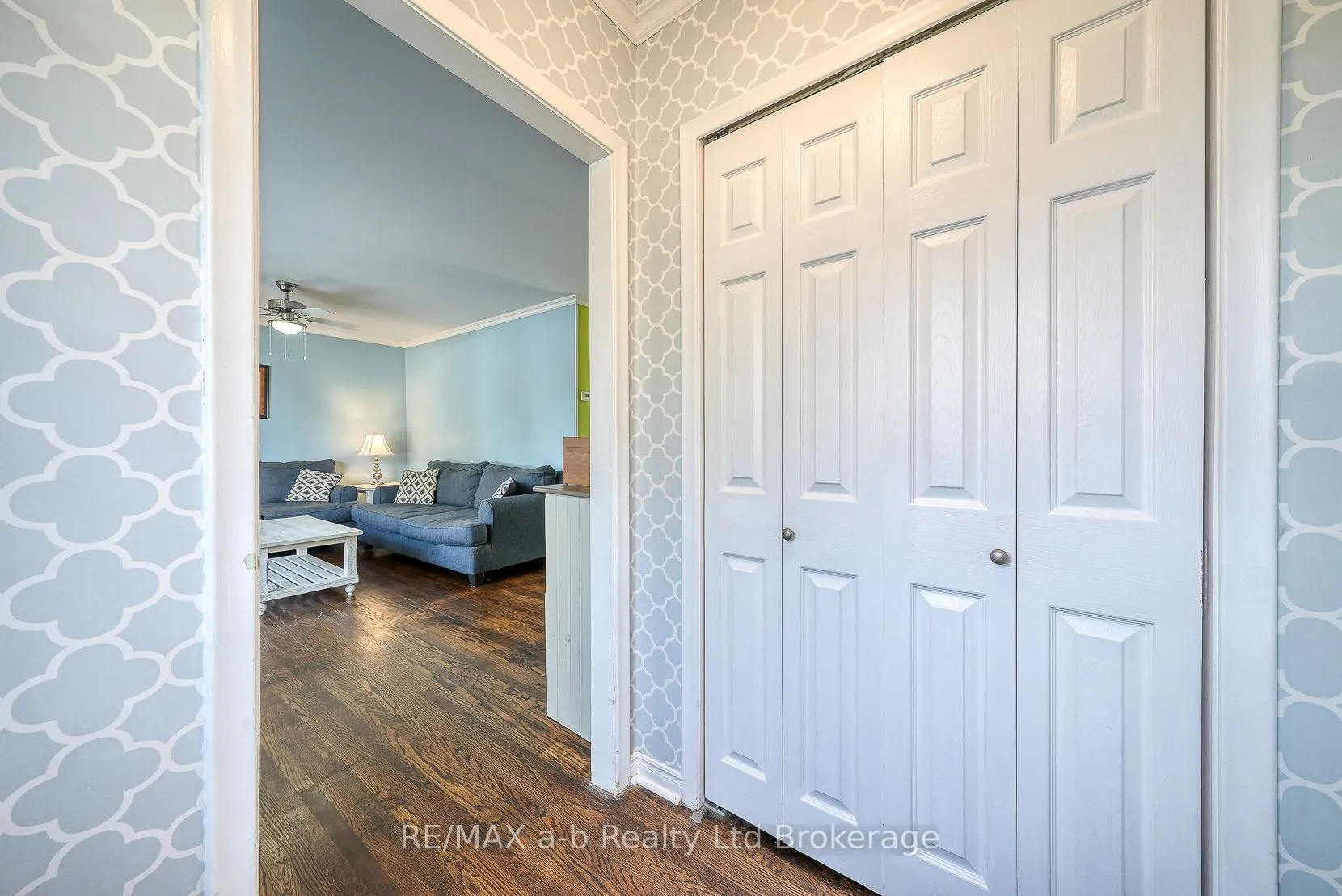 8 Dean Crescent