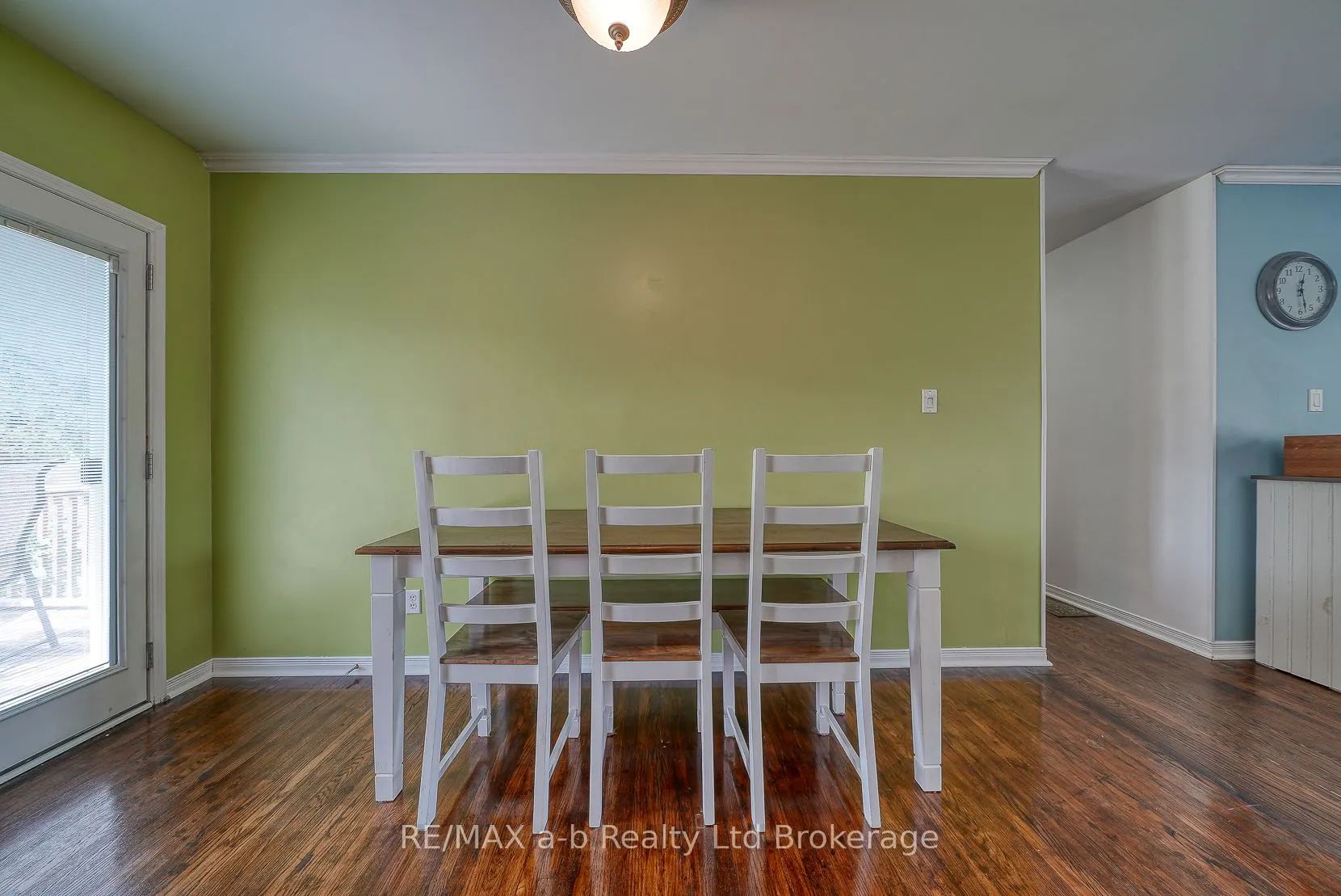 8 Dean Crescent