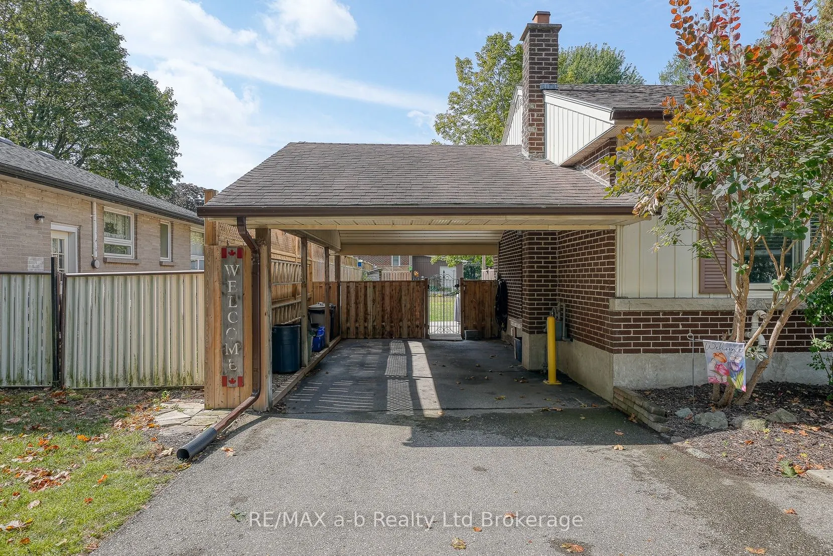 8 Dean Crescent