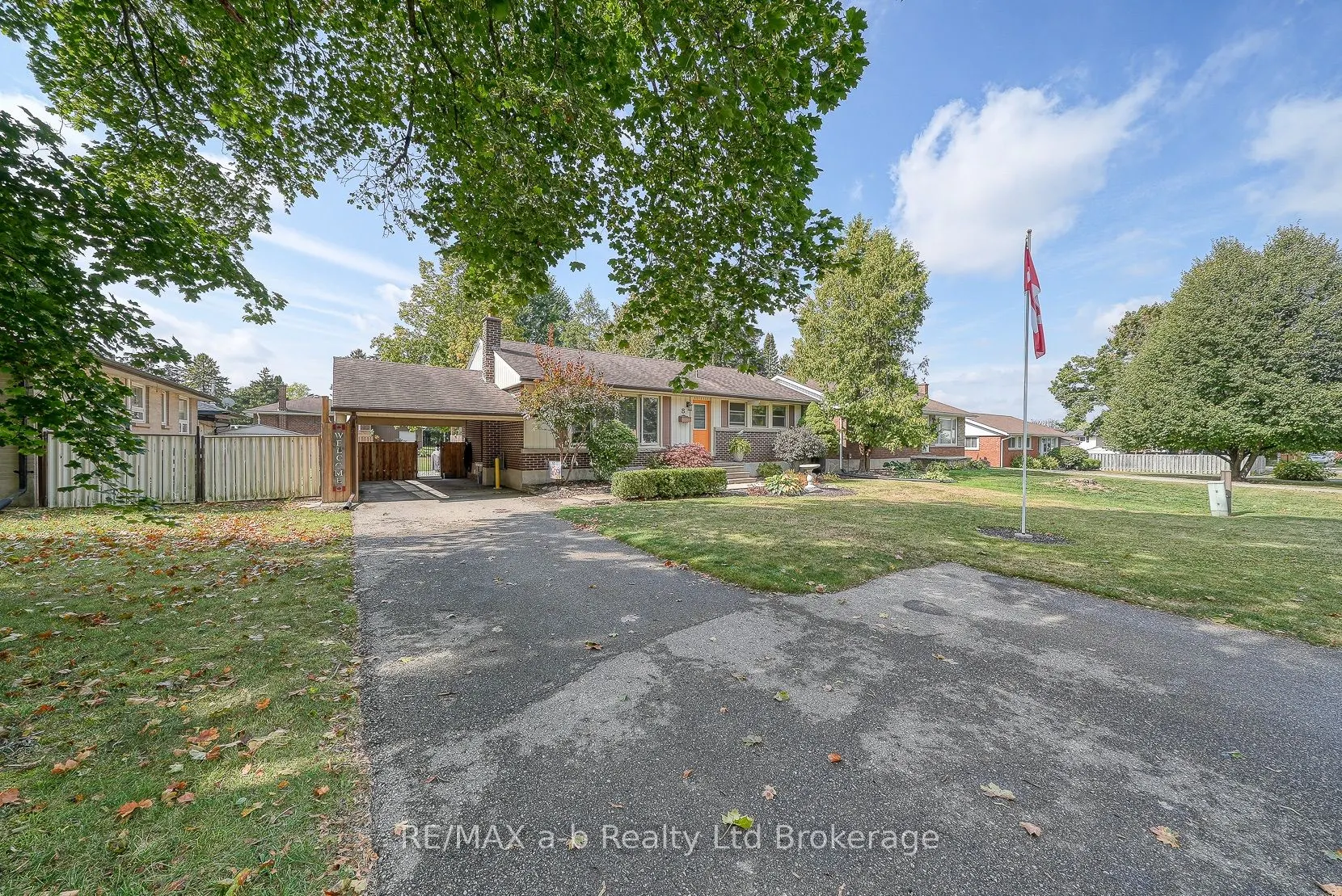 8 Dean Crescent
