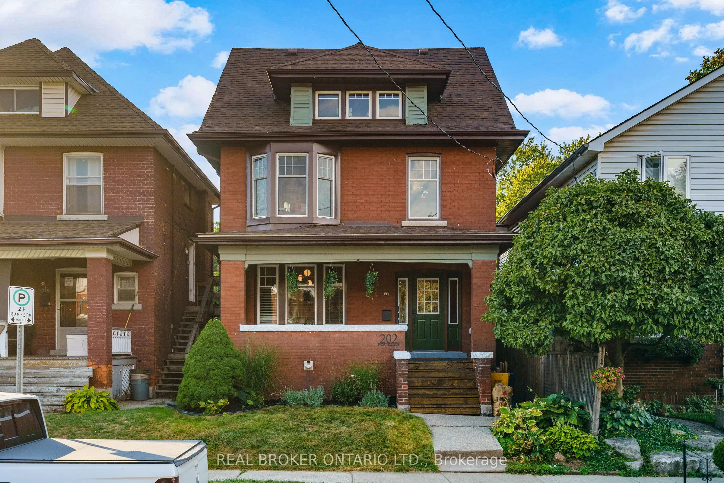202 Prospect Street S