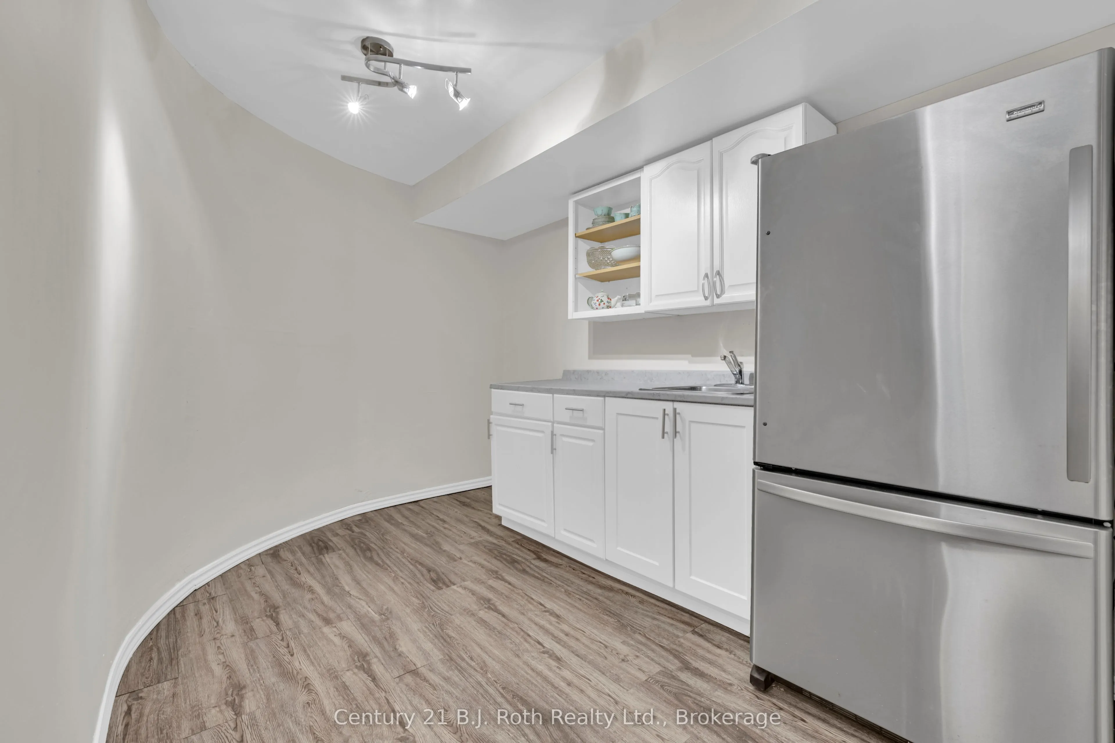 1185 Grand Marais Road W, #9