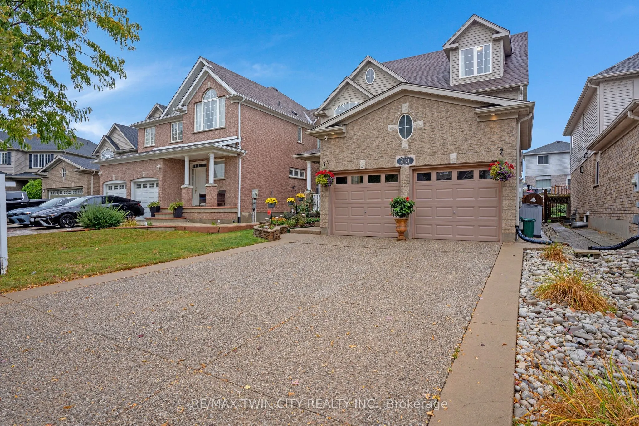 40 LEMONWOOD Place