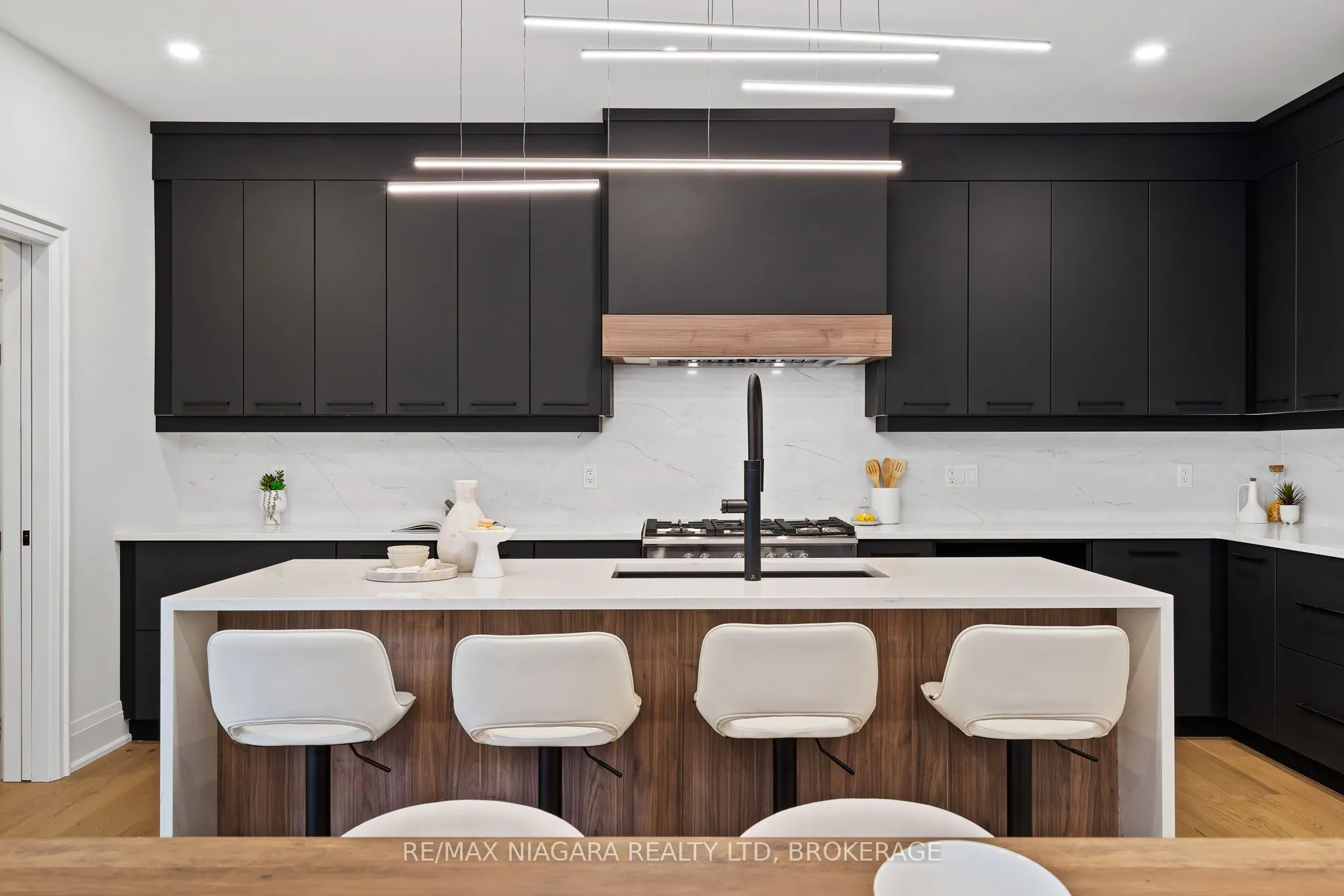 16 ACCURSI Crescent