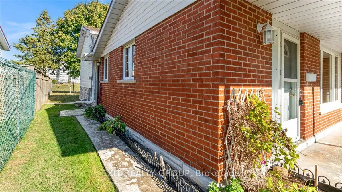 3 Robertson Lane