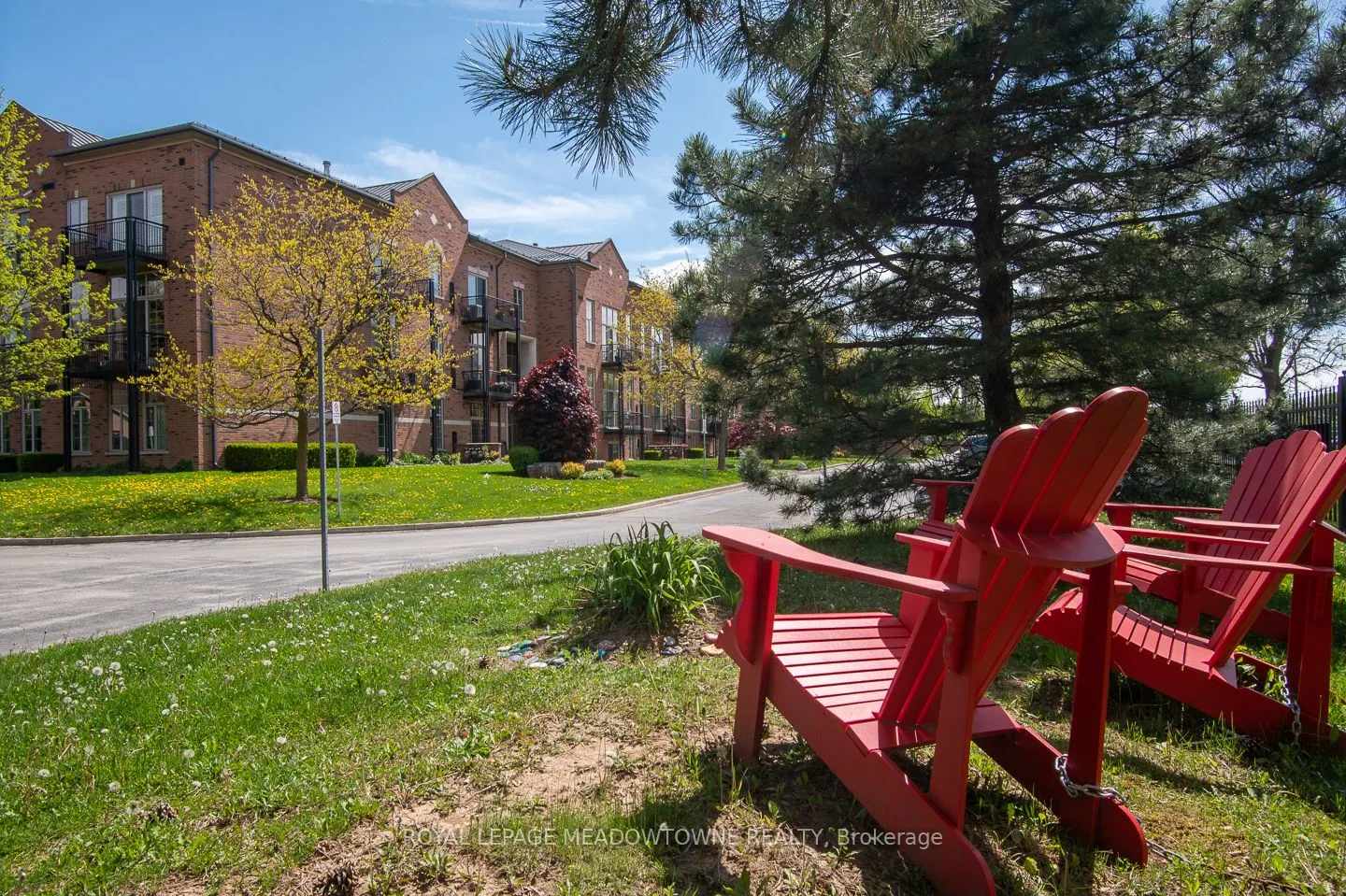 262 Dundas Street E, #318